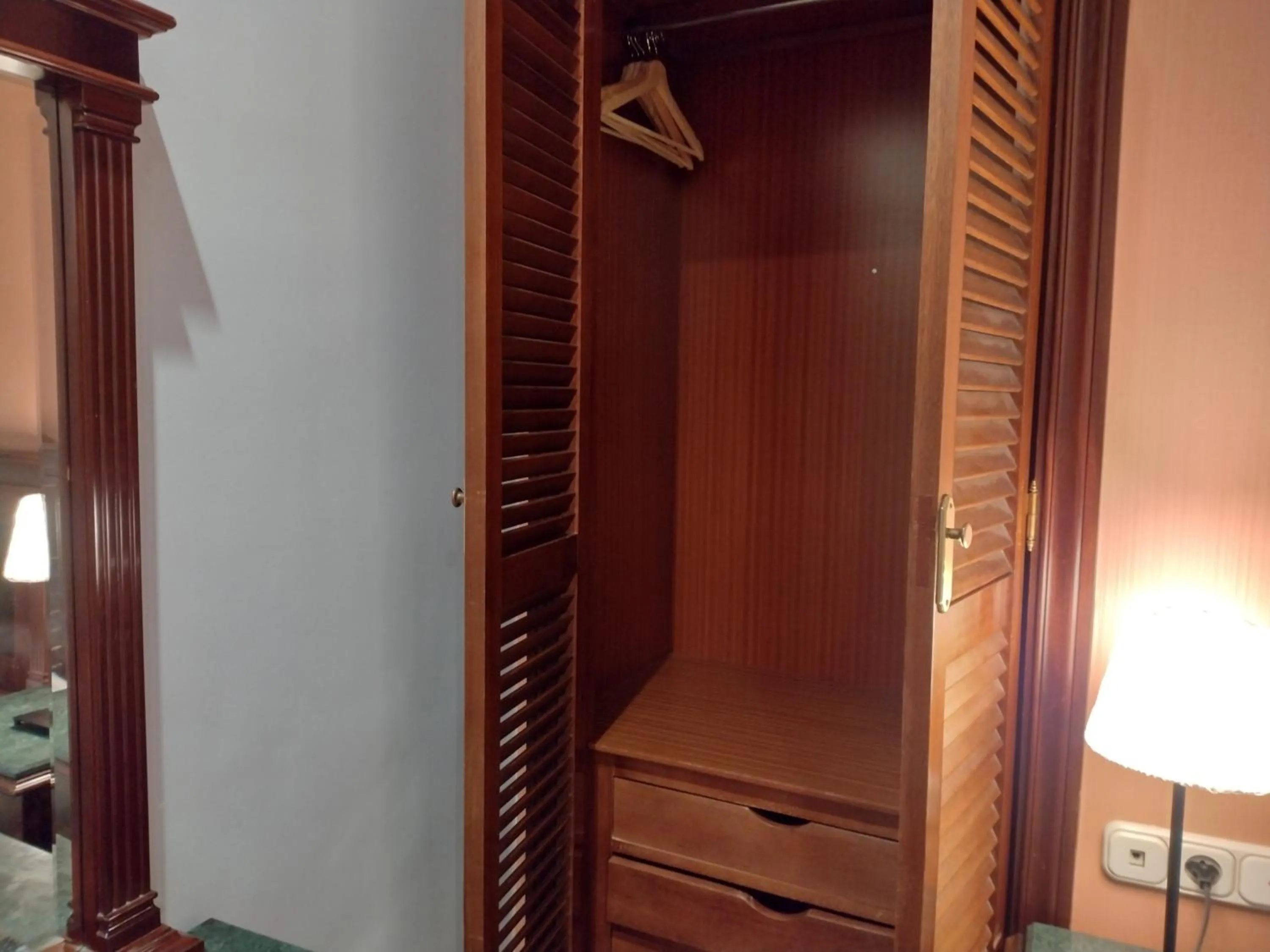 wardrobe in Hotel Baco