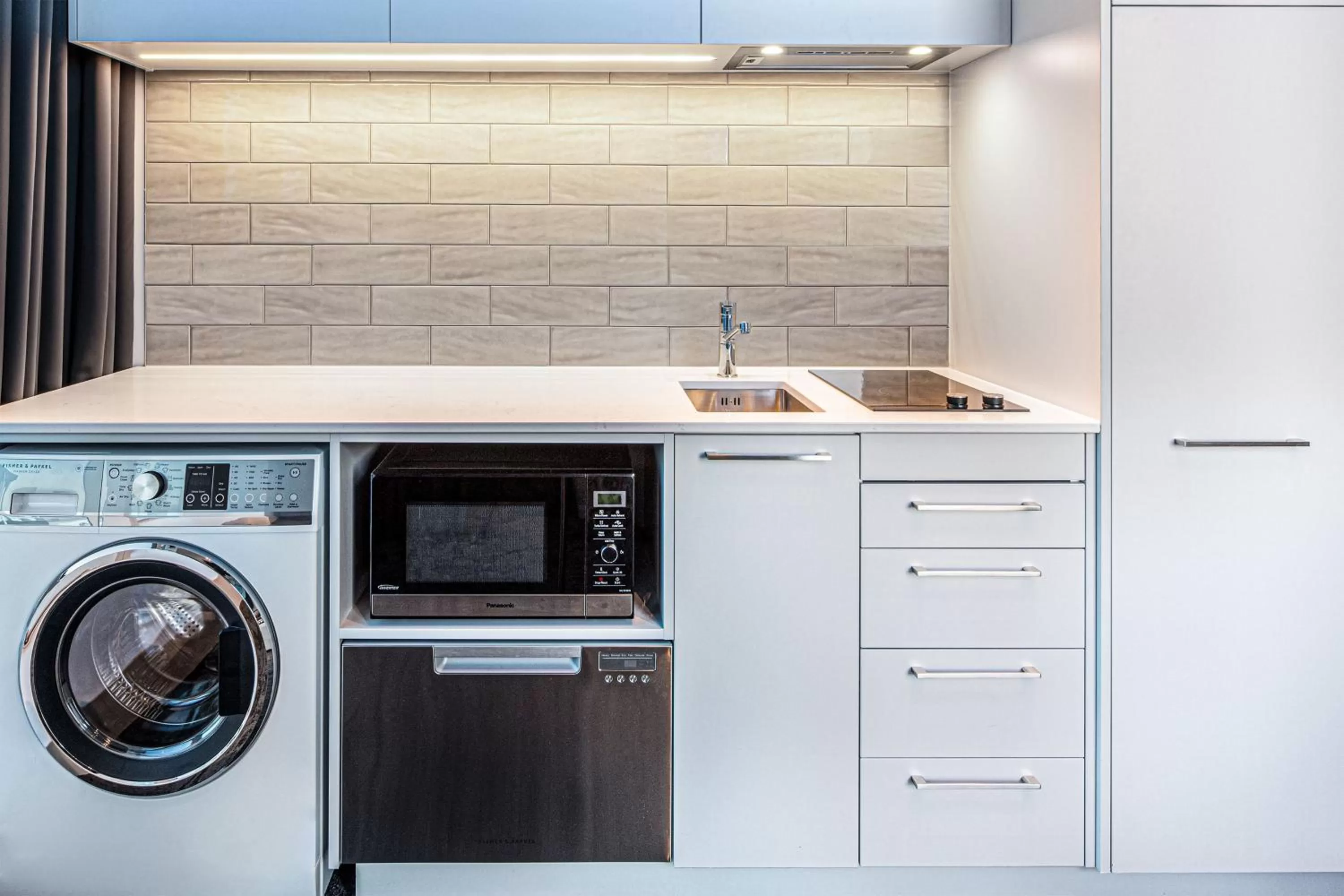 Kitchen or kitchenette in Four Points by Sheraton Auckland