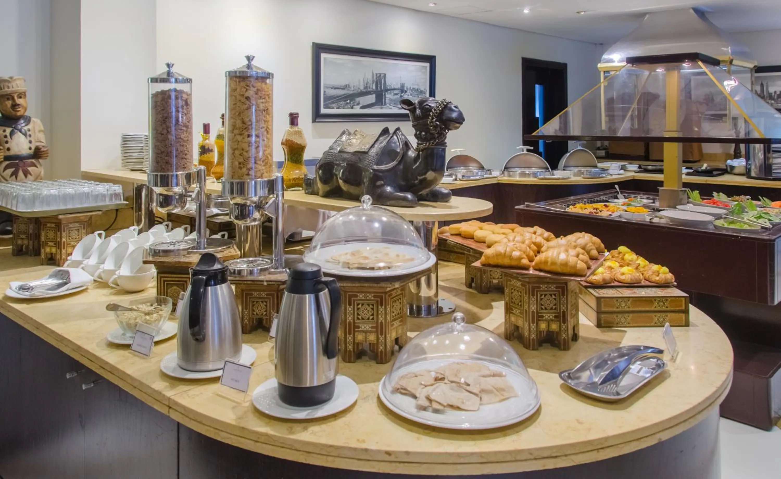 Restaurant/places to eat in Avenue Hotel Dubai