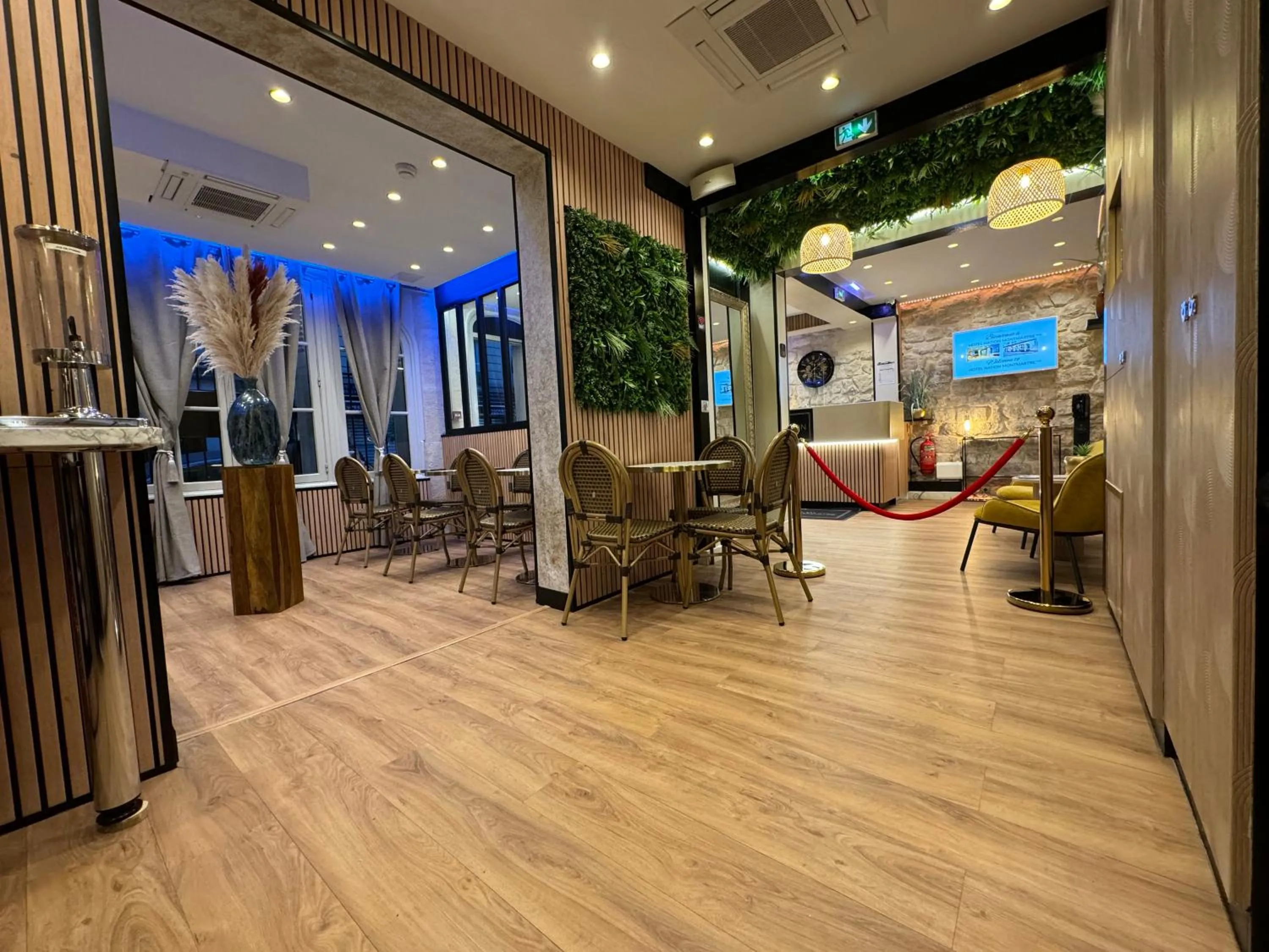 Breakfast in Hotel Nation Montmartre