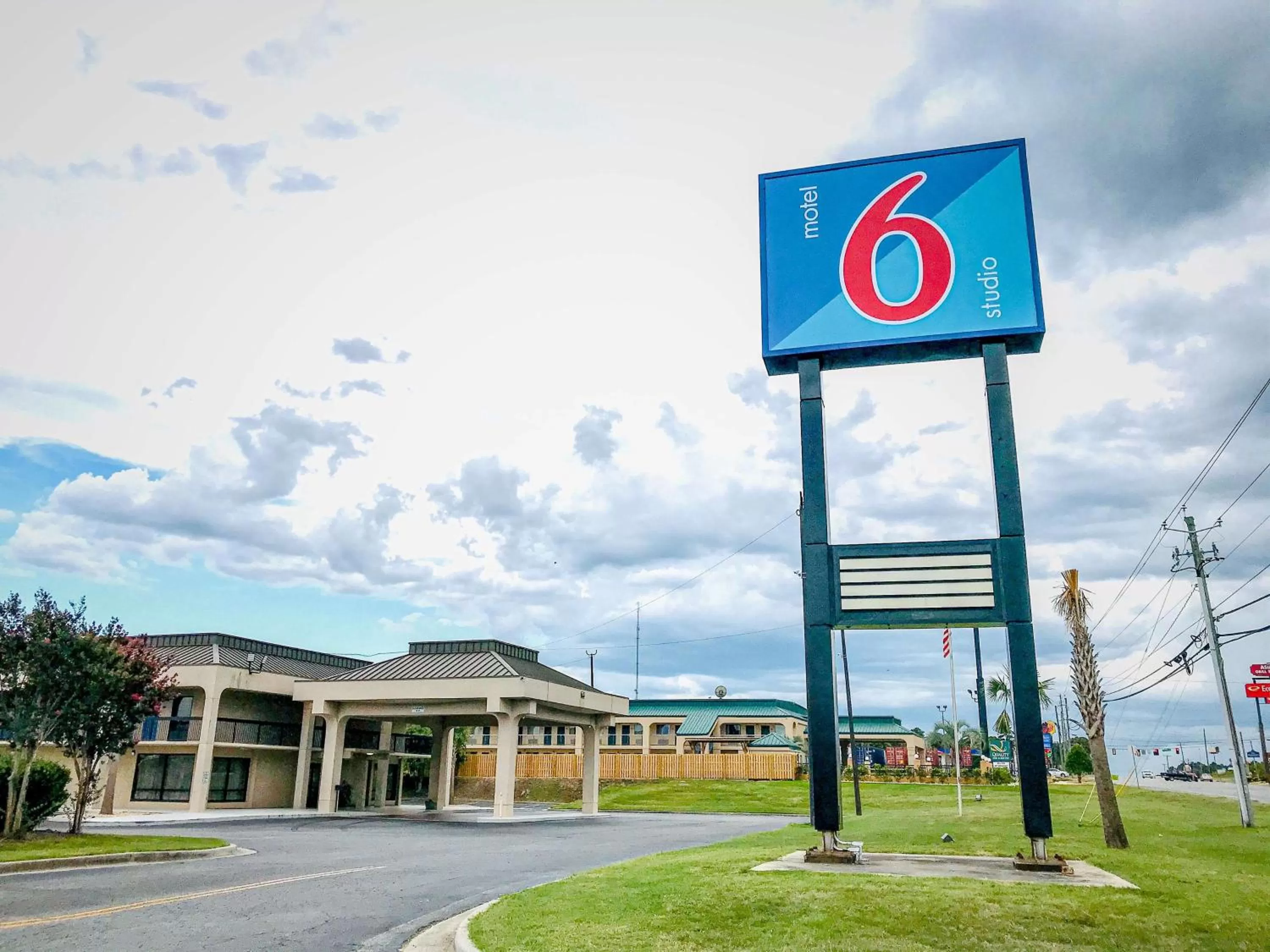 Property Building in Studio 6 Dublin, Ga