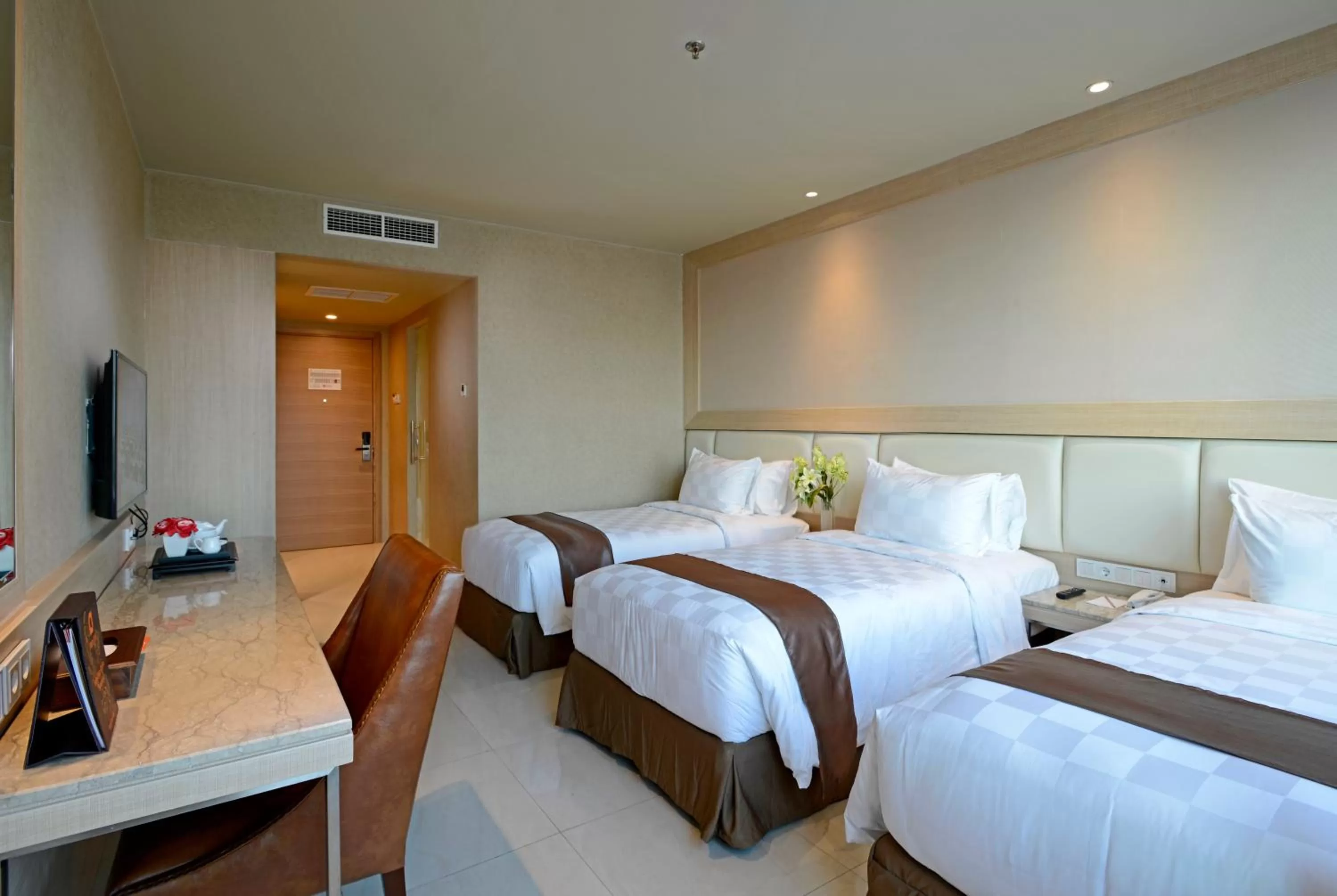 Photo of the whole room, Bed in Aria Centra Surabaya