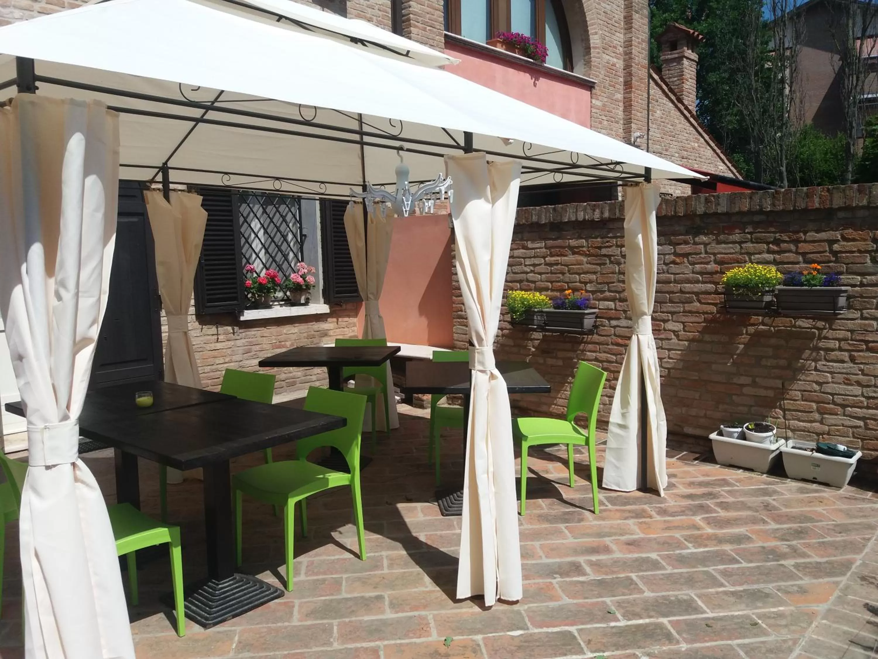 Patio in R&B un mondo a colori