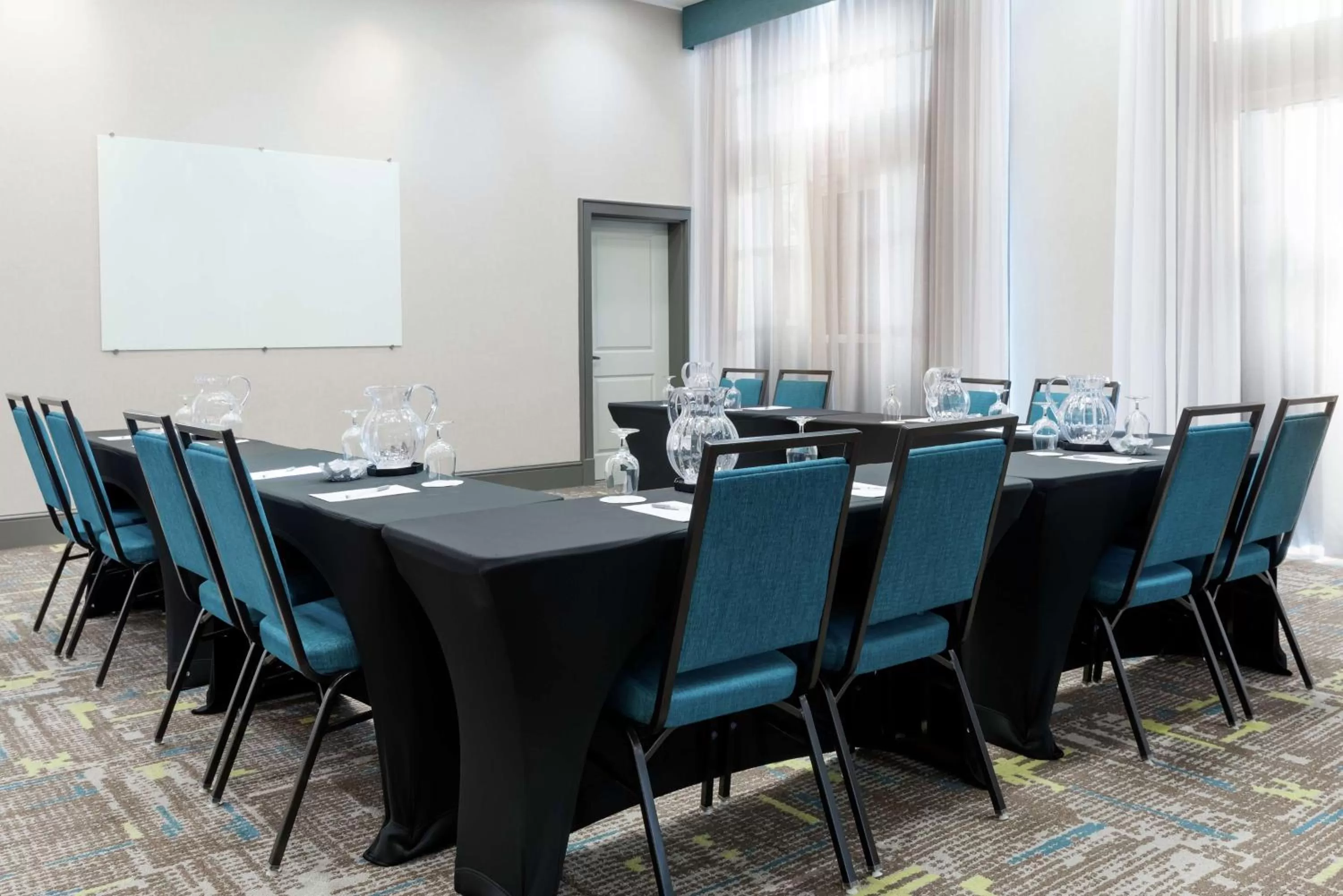 Meeting/conference room in Hampton Inn & Suites Orlando Airport at Gateway Village