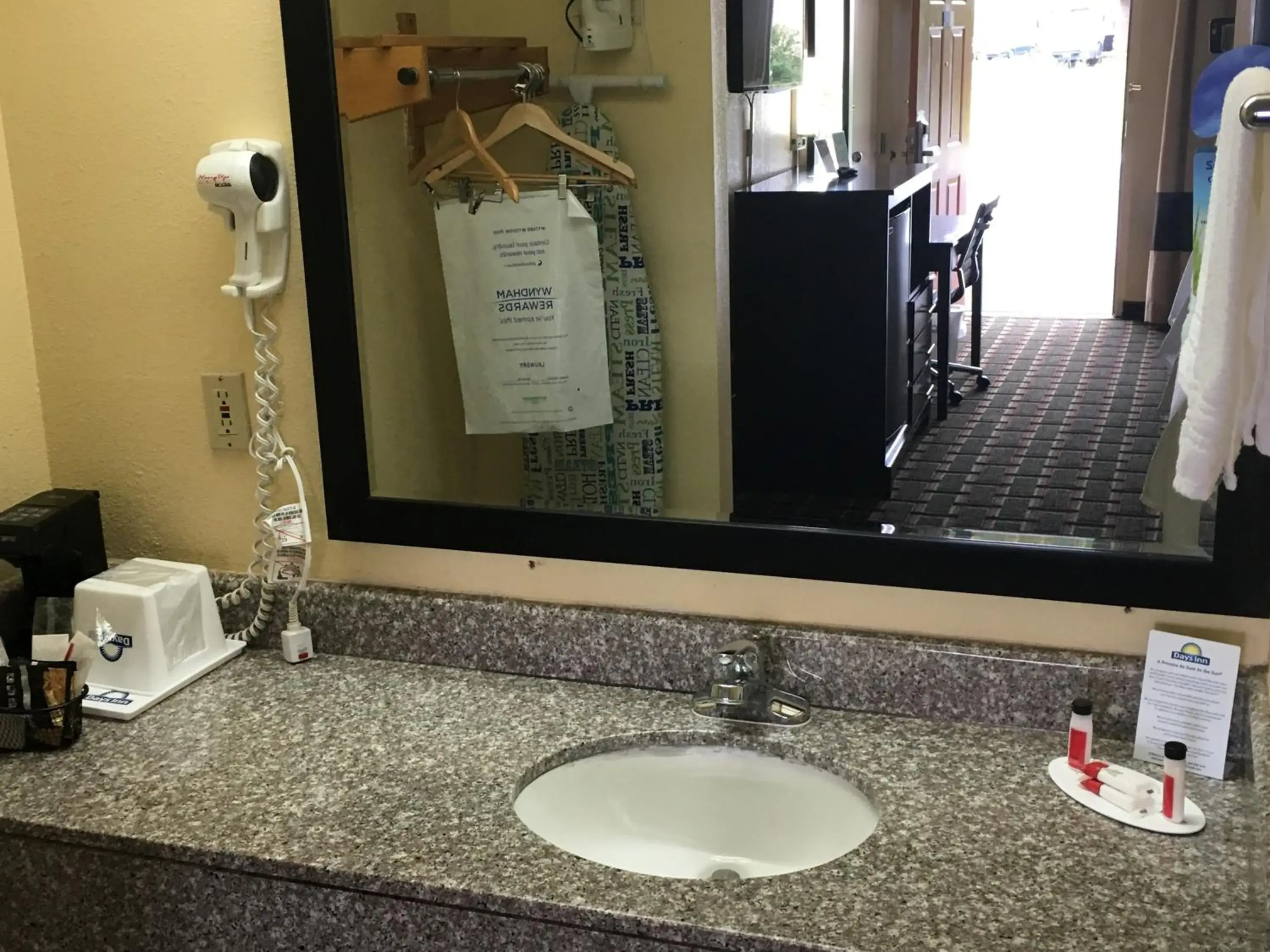 King Room - Disability Access/Non-Smoking in Days Inn by Wyndham Eufaula AL King Room - Disability Access/Non-Smoking in Days Inn by Wyndham Eufaula AL