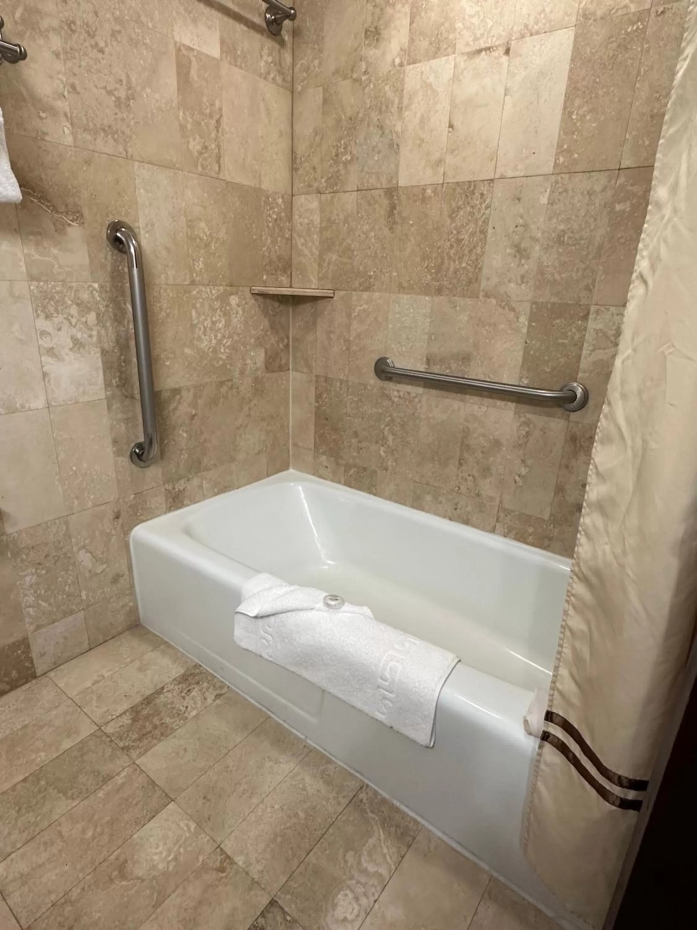 Queen Room - Disability Access in Mission Resort and Club