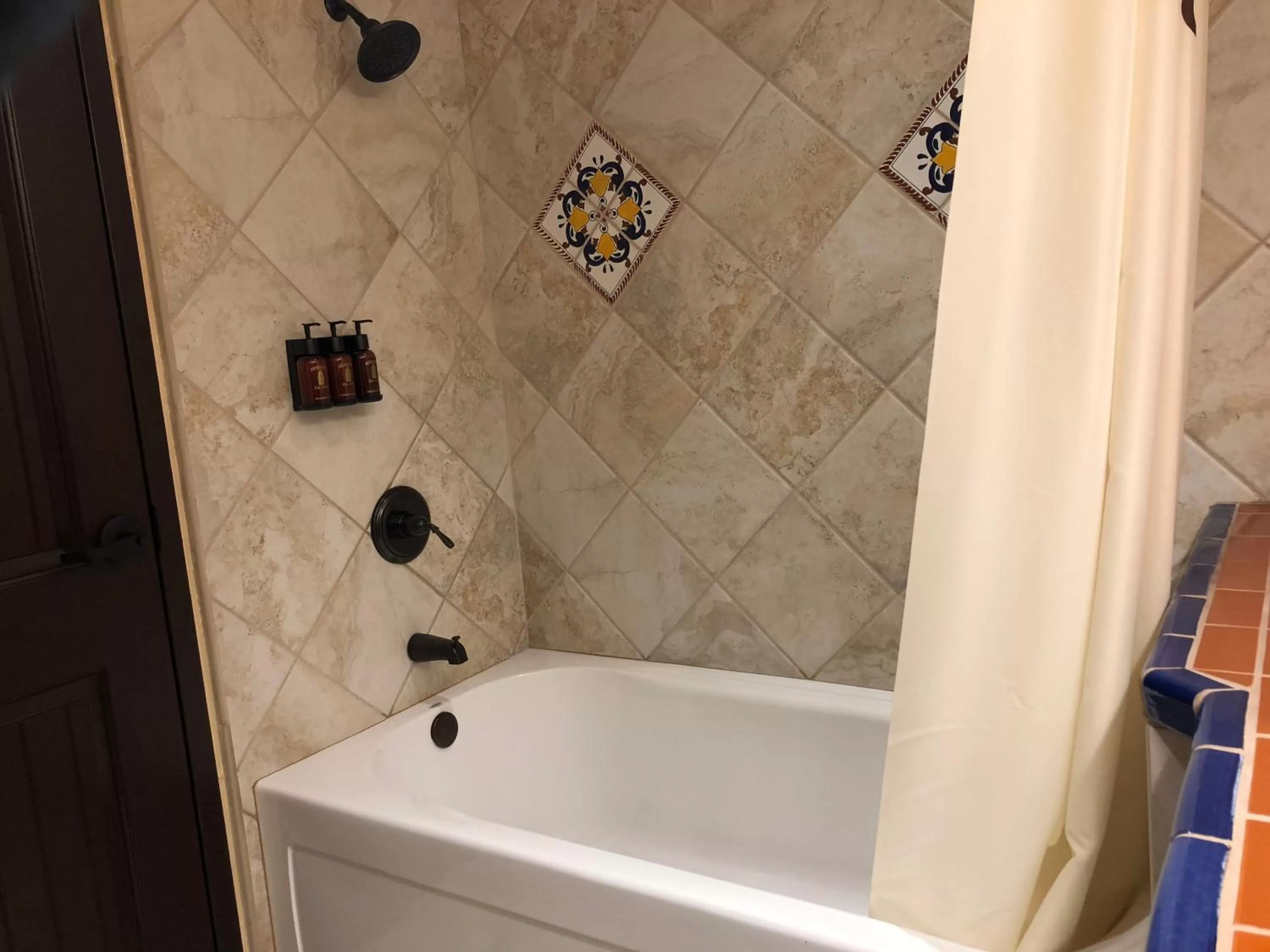 Shower in Hotel Mission De Oro