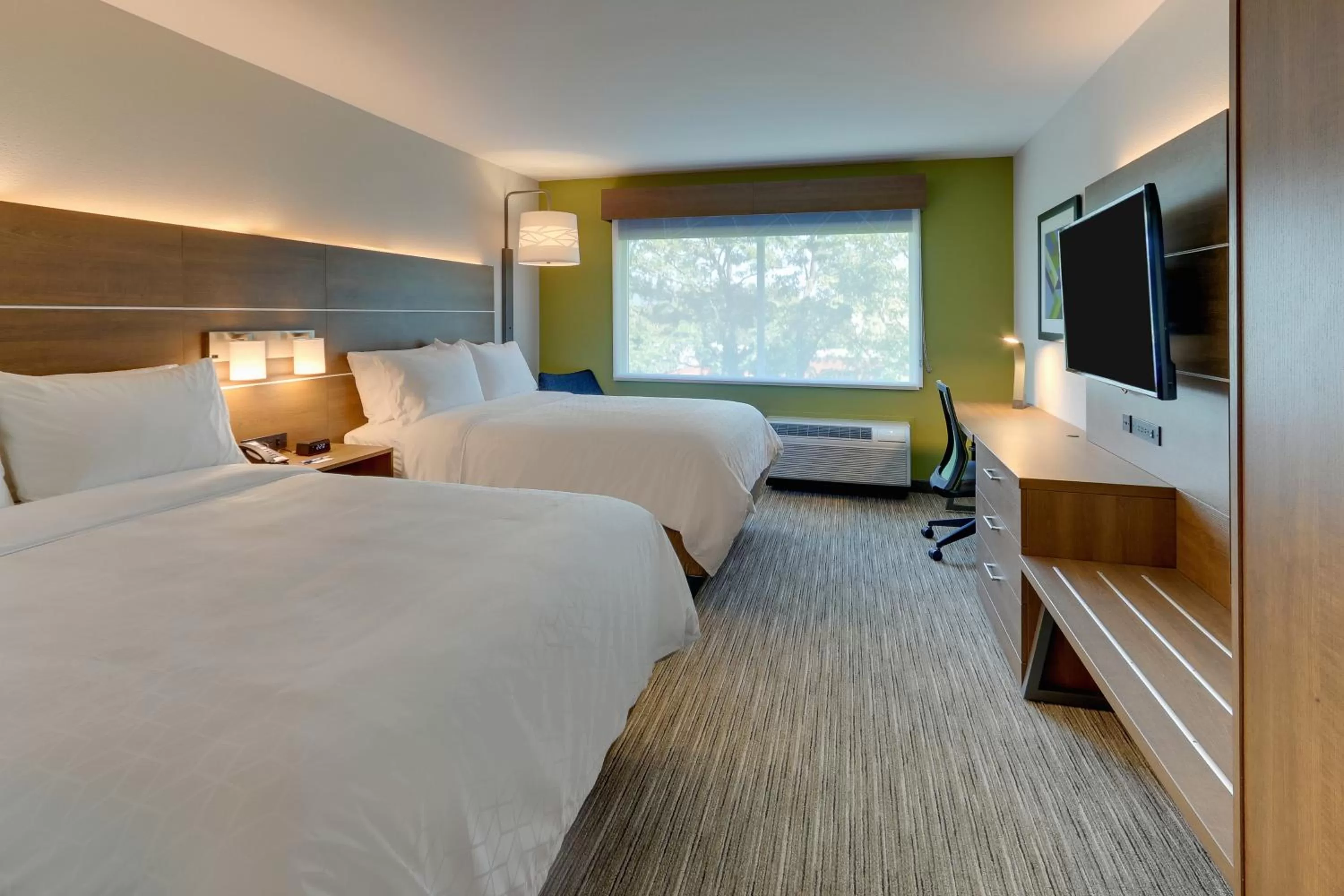 Bed in Holiday Inn Express & Suites - Roanoke – Civic Center