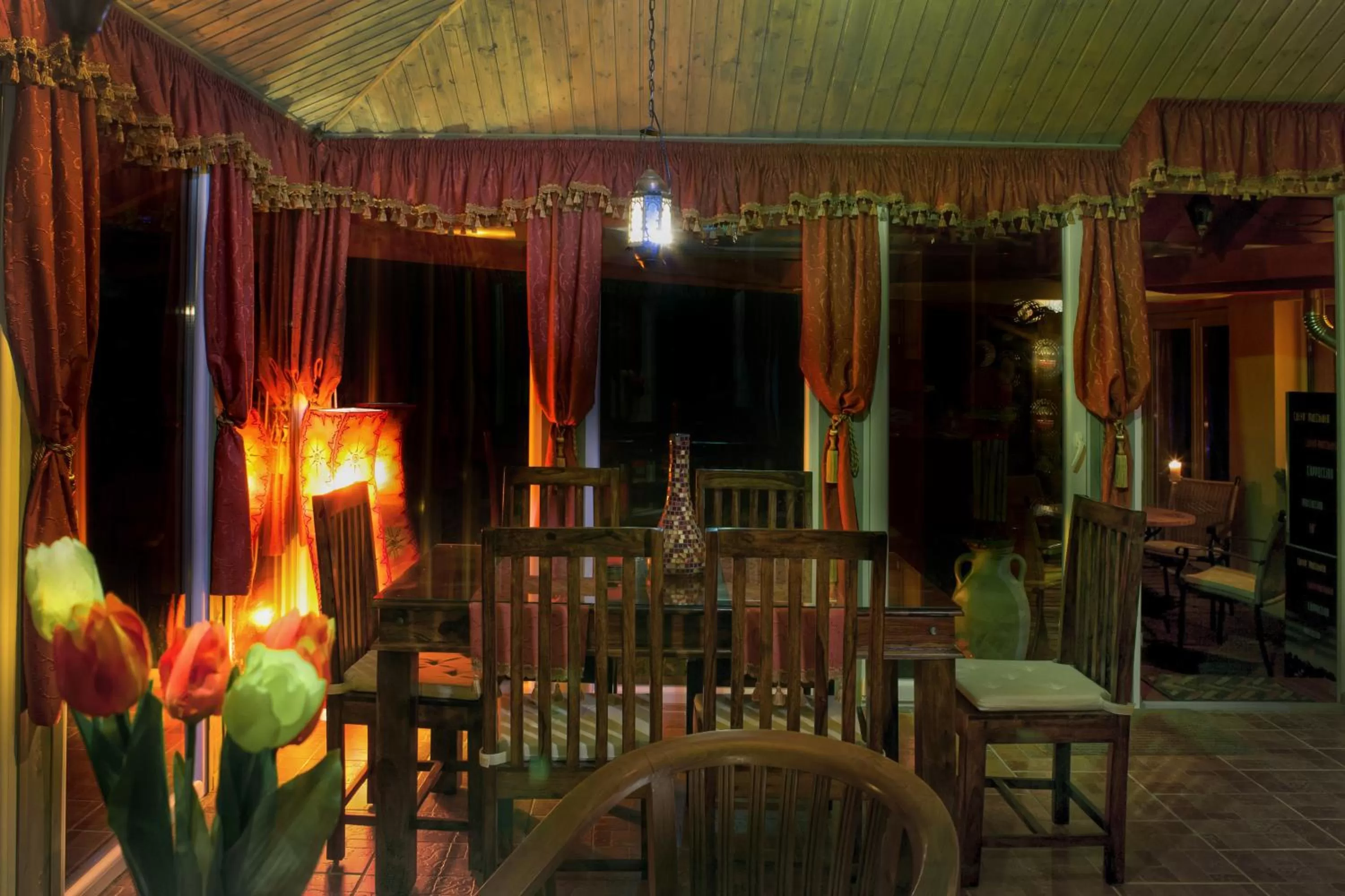 Communal lounge/ TV room, Restaurant/Places to Eat in Green Park Villa