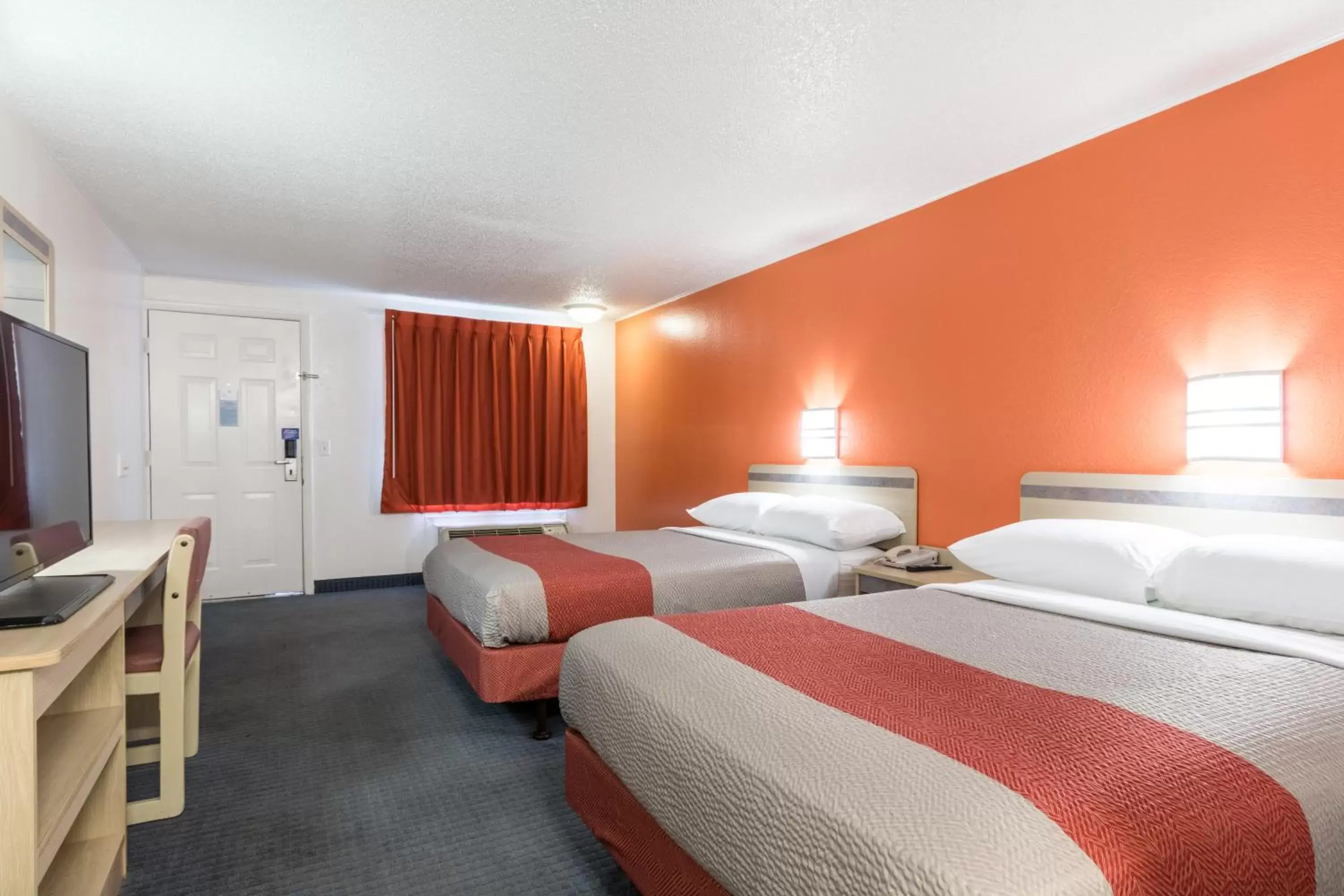 Double Room with Two Double Beds - Mobility Access/Non-Smoking in Travelodge by Wyndham Lansing Double Room with Two Double Beds - Mobility Access/Non-Smoking in Travelodge by Wyndham Lansing
