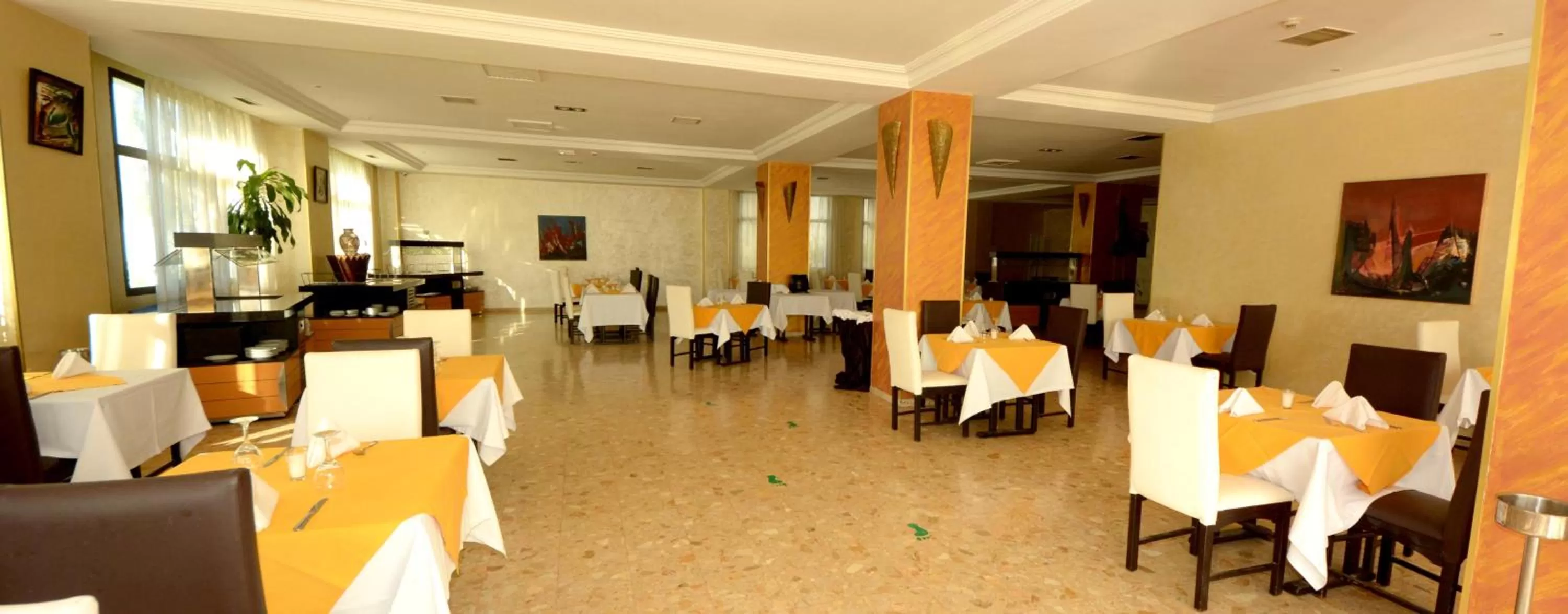 Restaurant/places to eat in Oasis Hotel & Spa