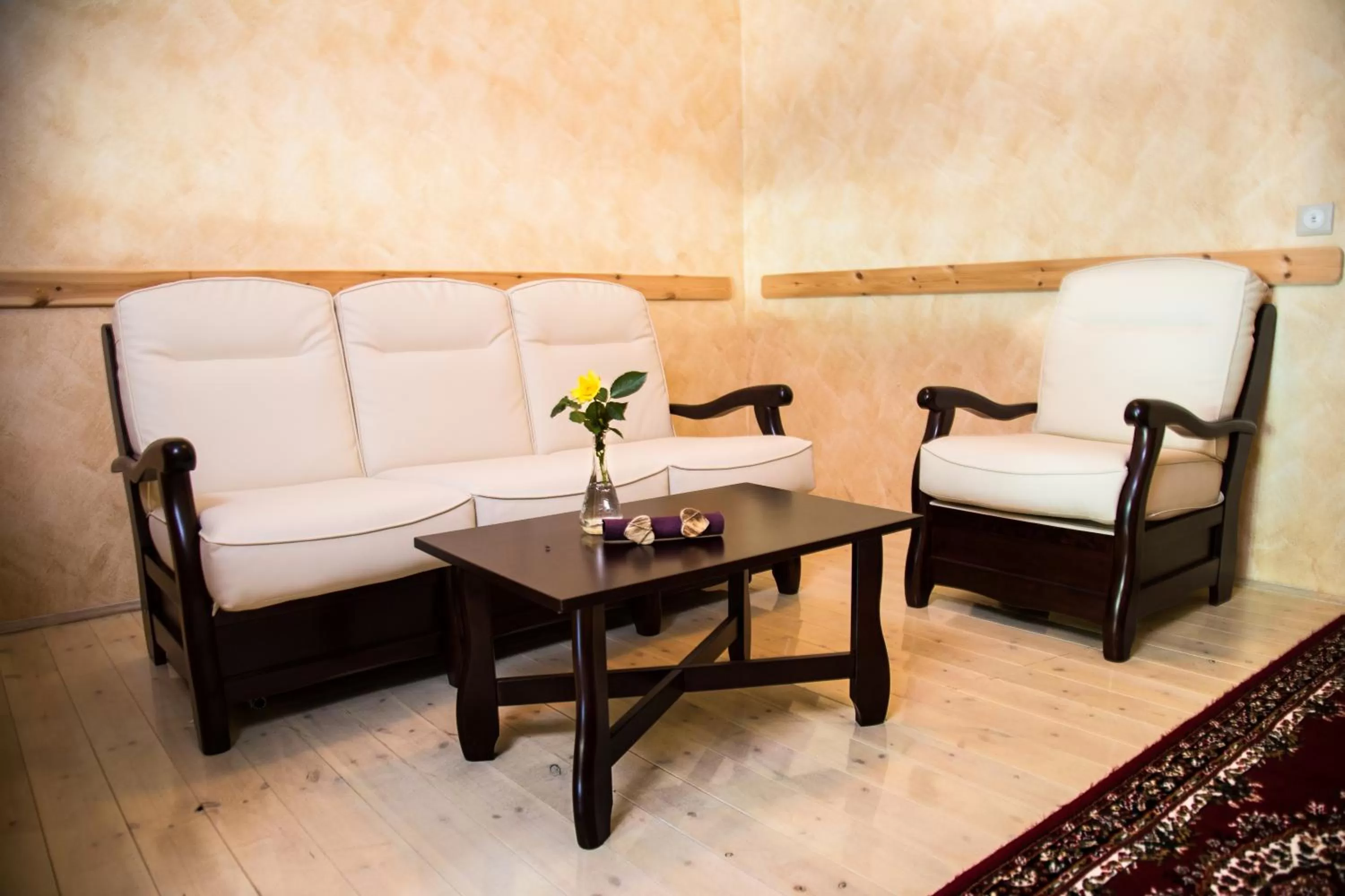 Bed, Seating Area in Country Court