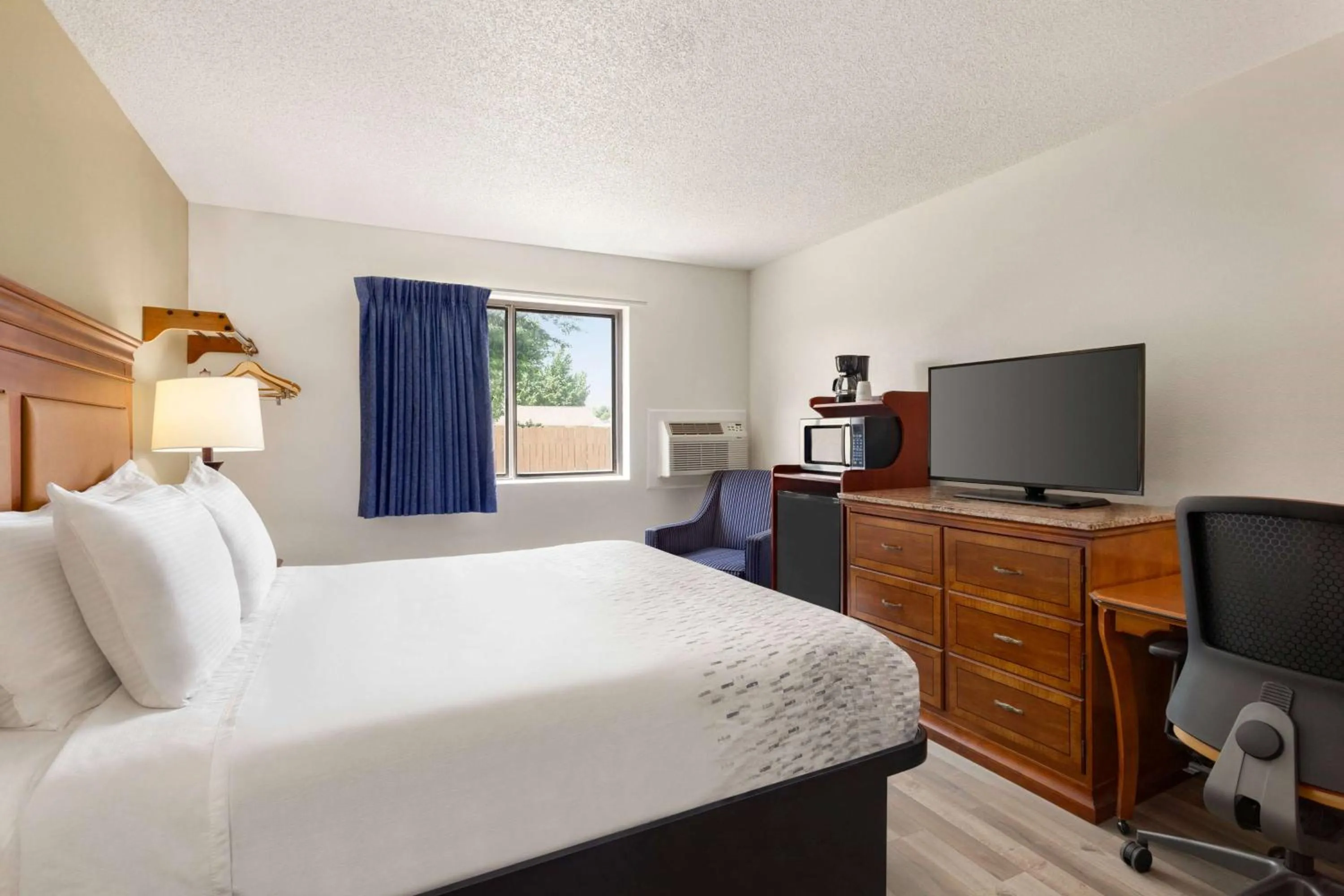 Bed in Baymont by Wyndham Hutchinson