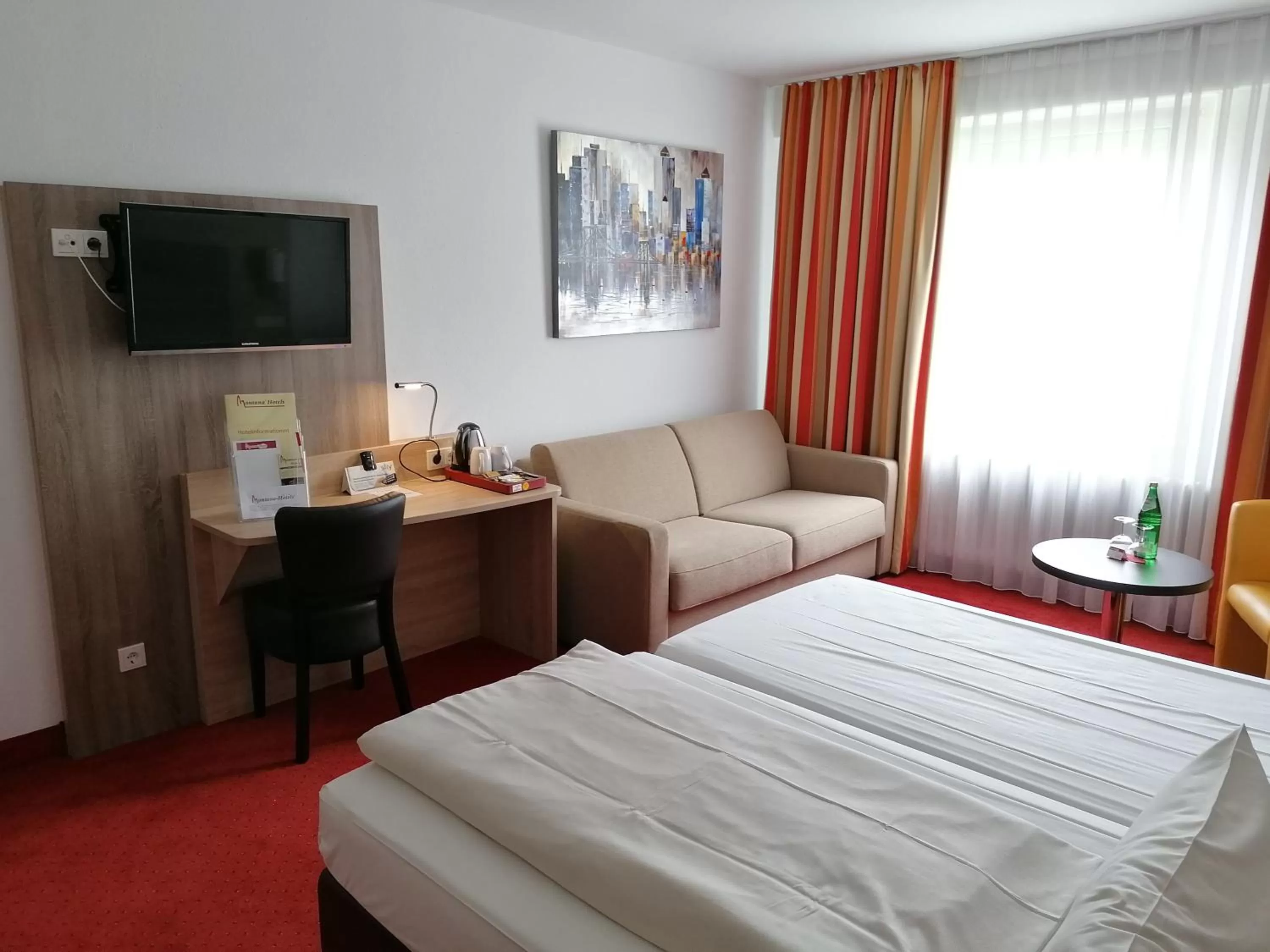 Photo of the whole room, Bed in Montana Hotel Mönchengladbach