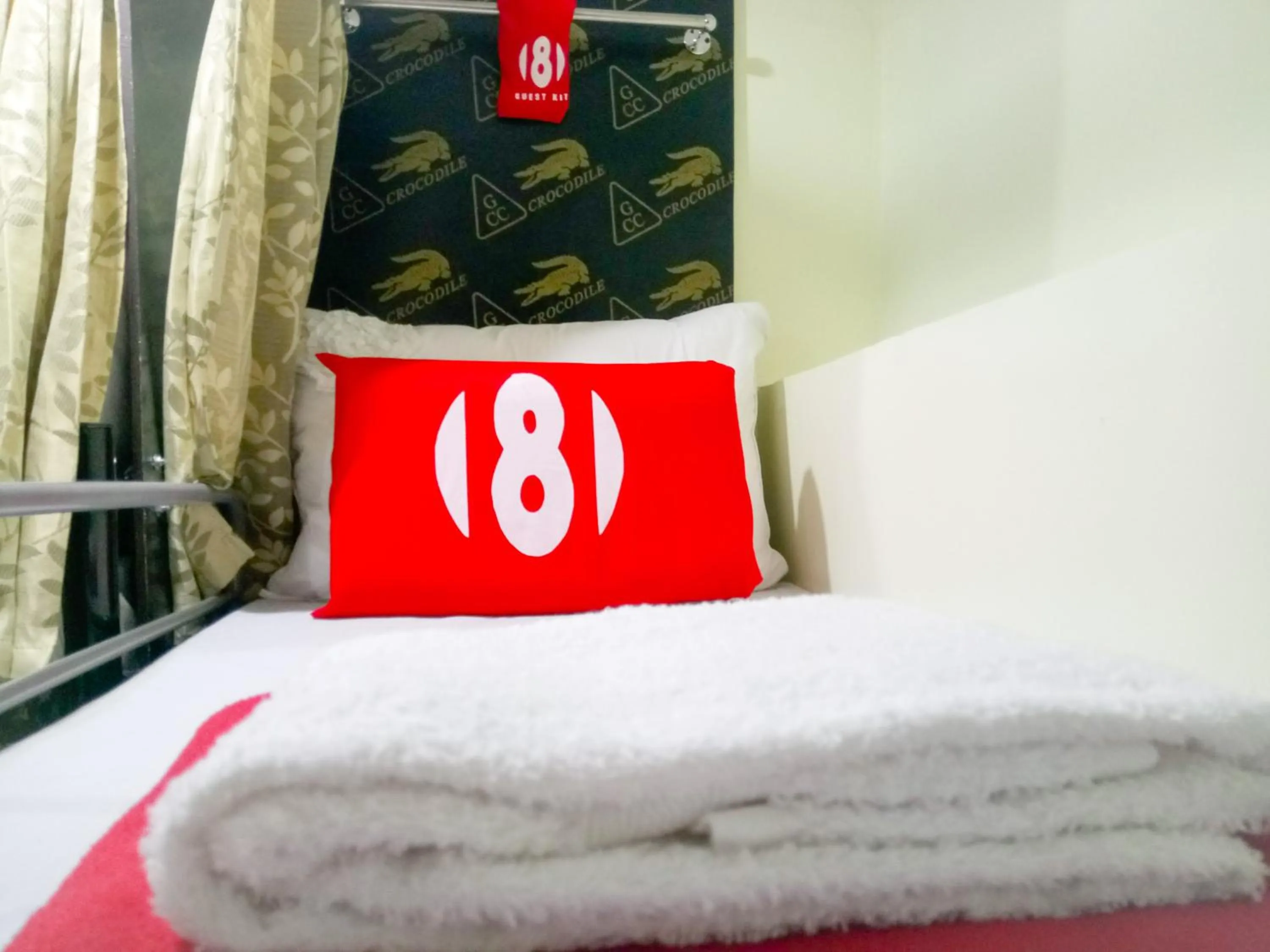 bunk bed, Bed in 8Hostel