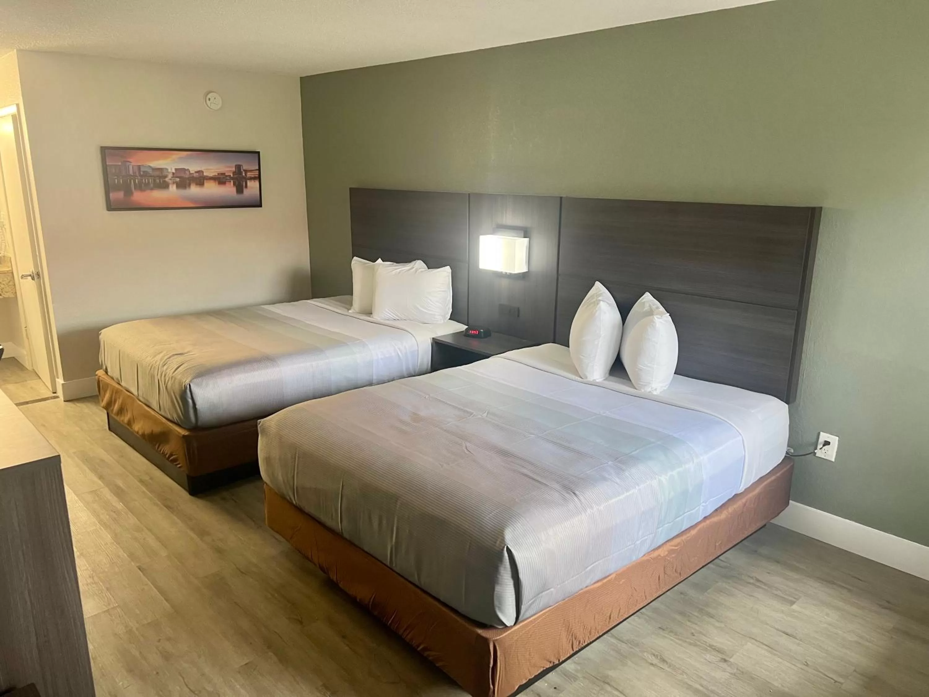 Bed in Quality Inn & Suites Orlando East - UCF Area