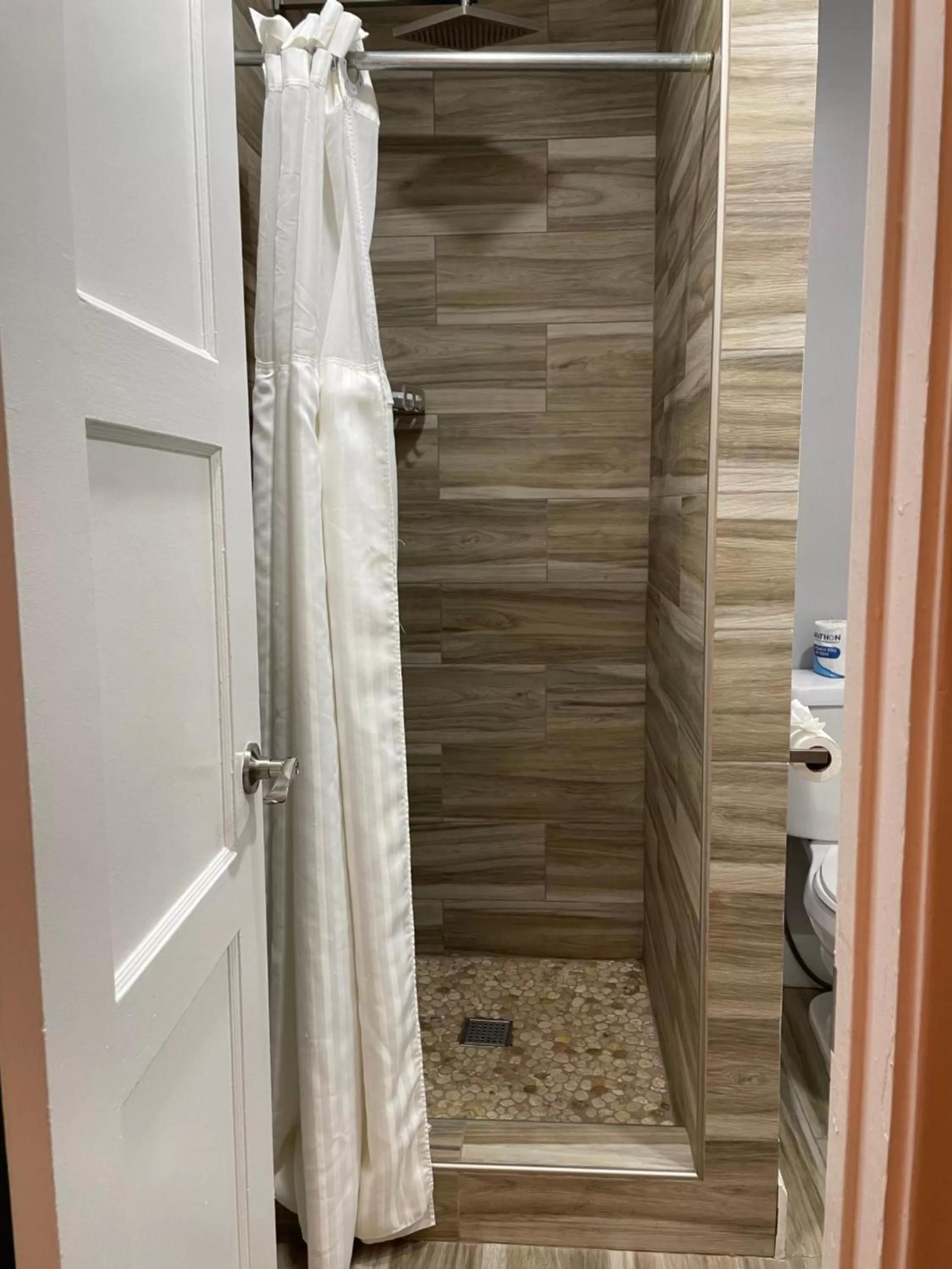 Shower in Howard Johnson by Wyndham Ridgecrest, CA