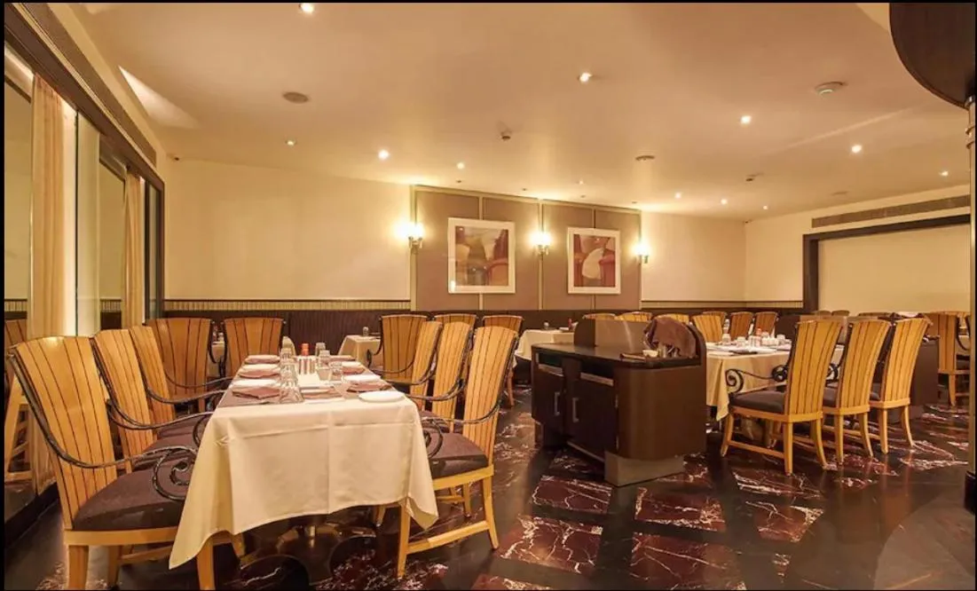 Restaurant/places to eat in The Imperial Palace