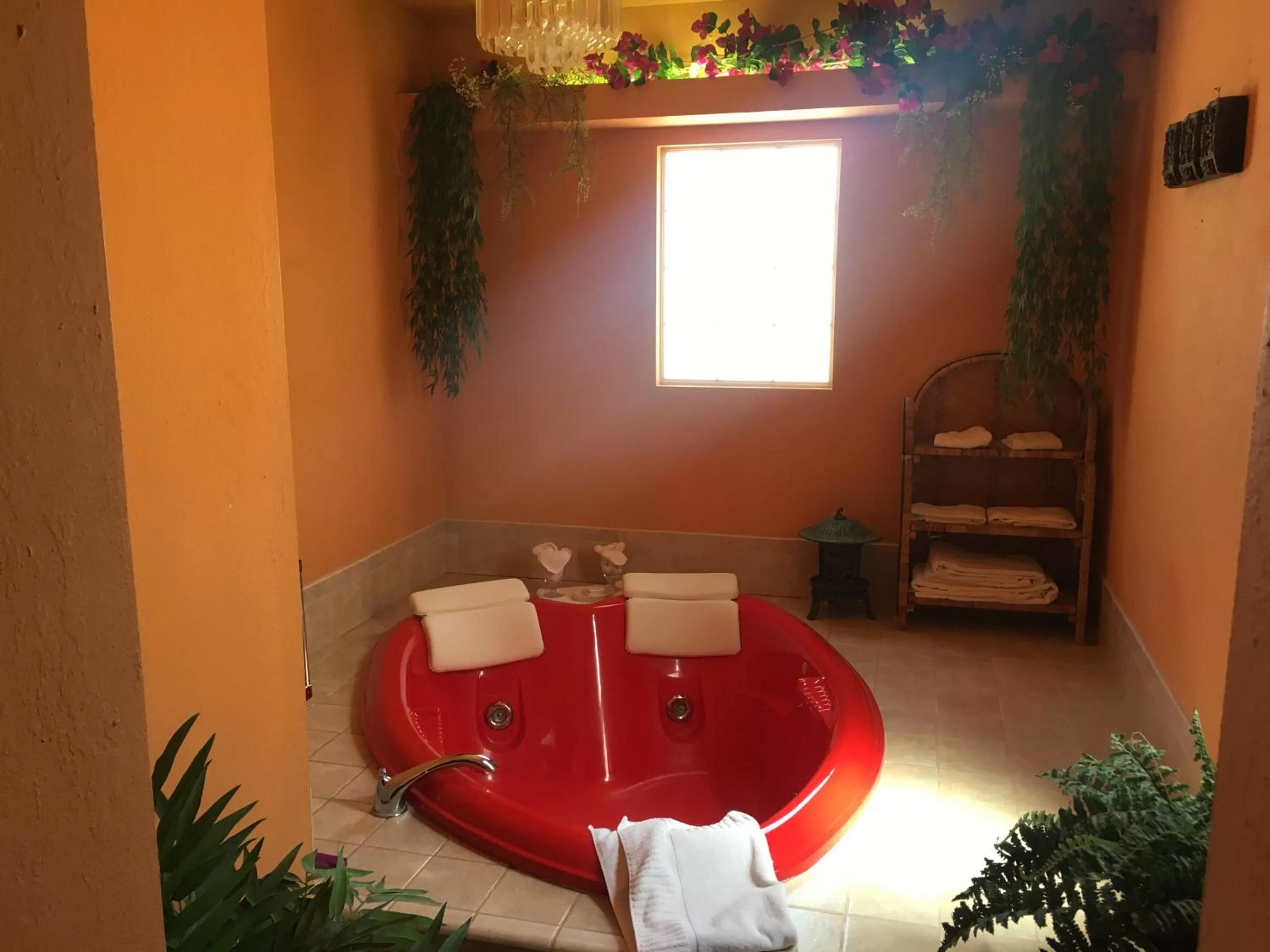 Hot Tub in Shady Lady Bed and Breakfast