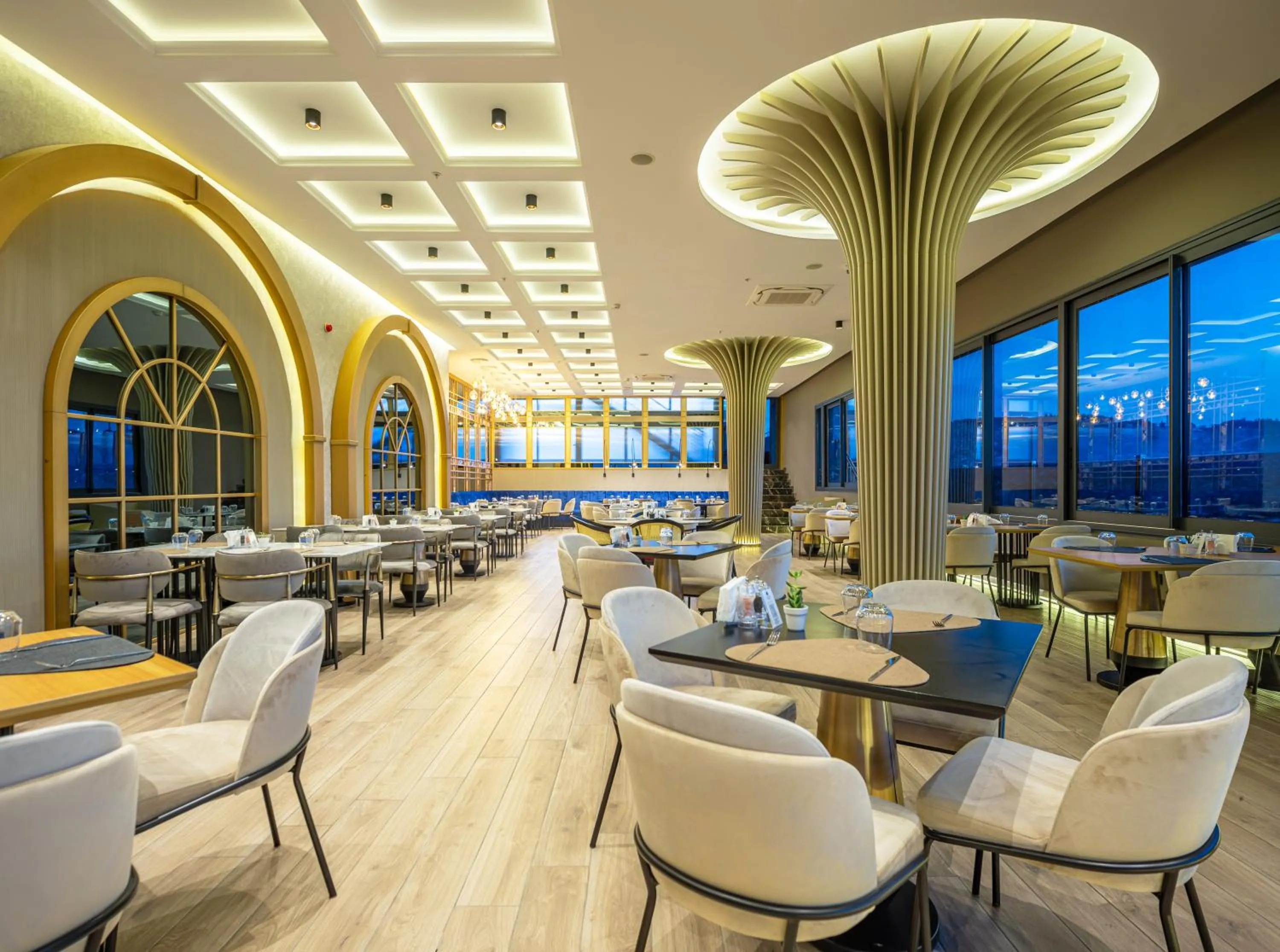 Restaurant/places to eat in DoubleTree by Hilton Izmir - Alsancak