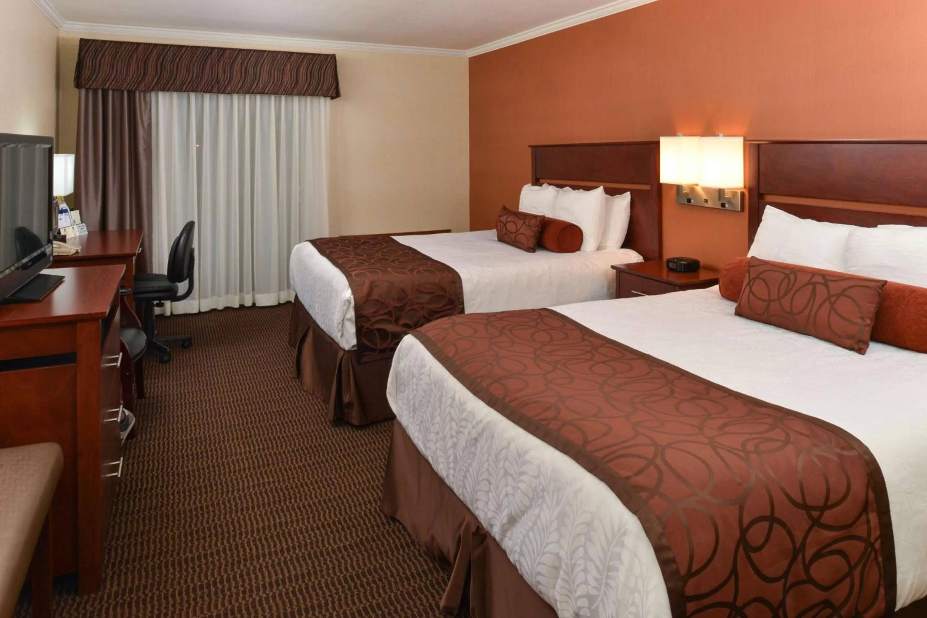Photo of the whole room, Bed in Best Western Plus Landmark Inn