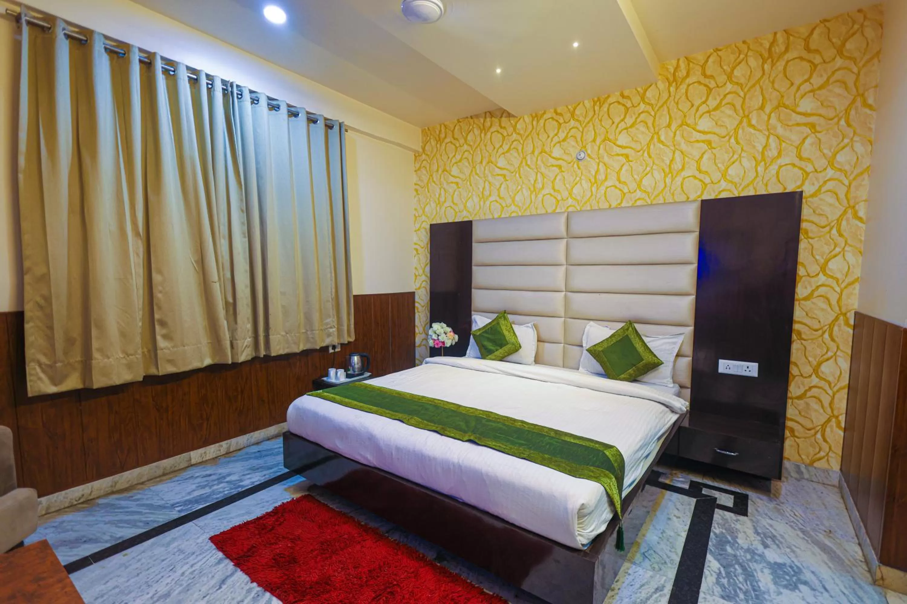 Bed in Hotel The Leaf - Gomti Nagar Lucknow
