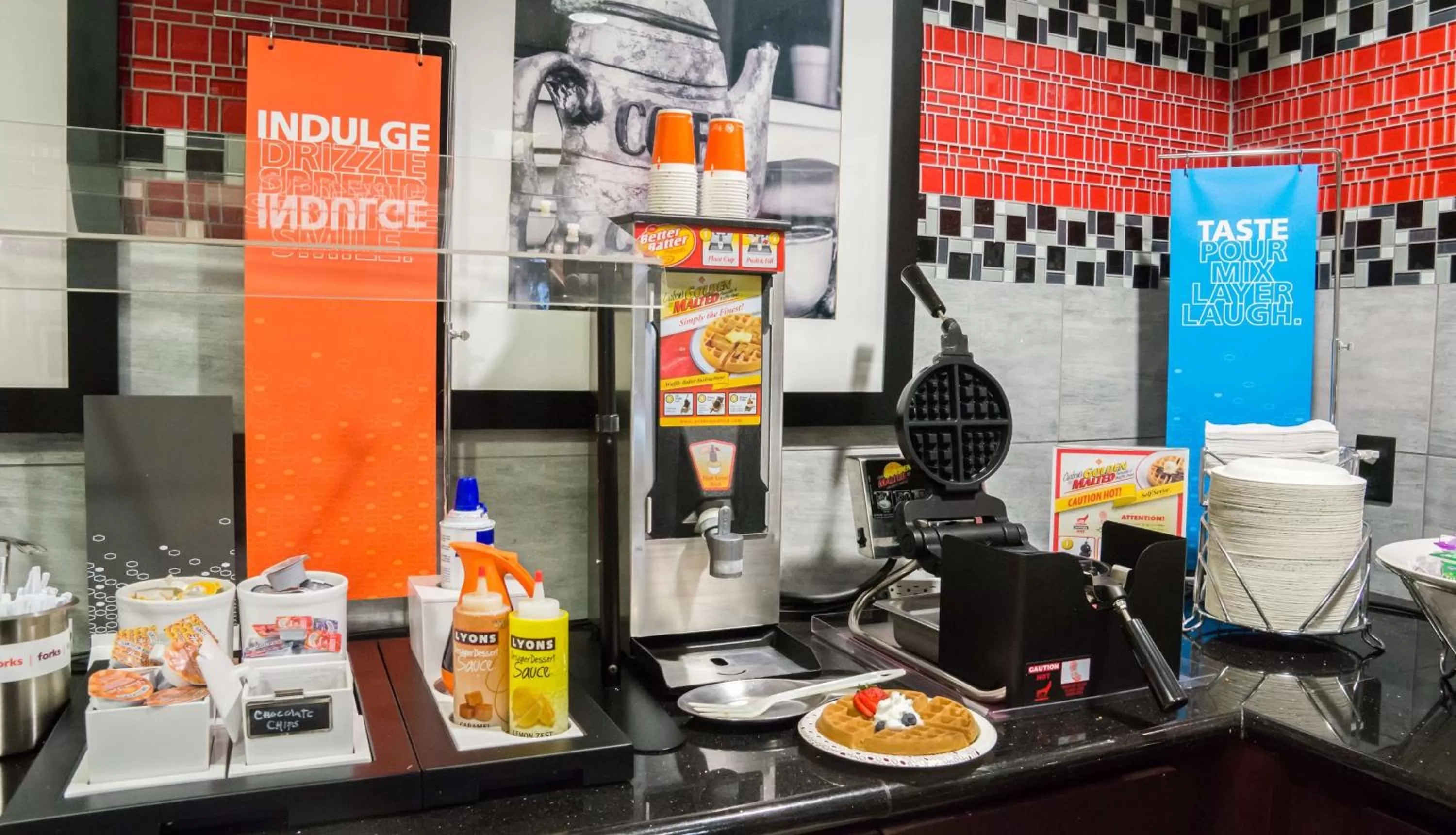 Breakfast in Hampton Inn & Suites Orlando-John Young Parkway/South Park