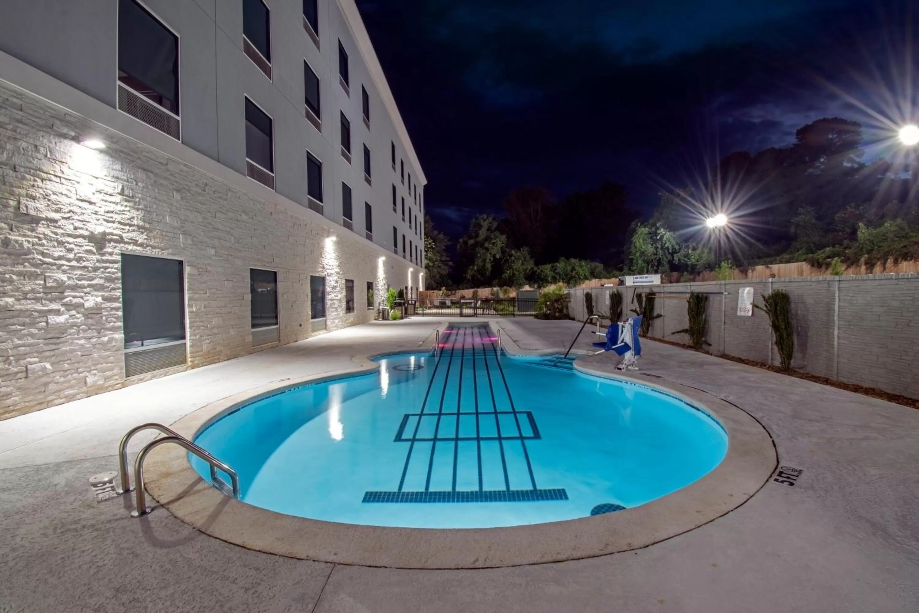 Swimming pool in Holiday Inn Express & Suites Memphis Arpt Elvis Presley Blv by IHG