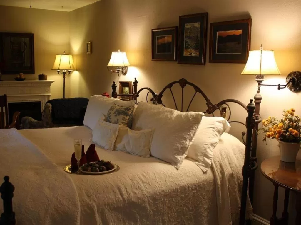 Bed in Red Rocker Inn