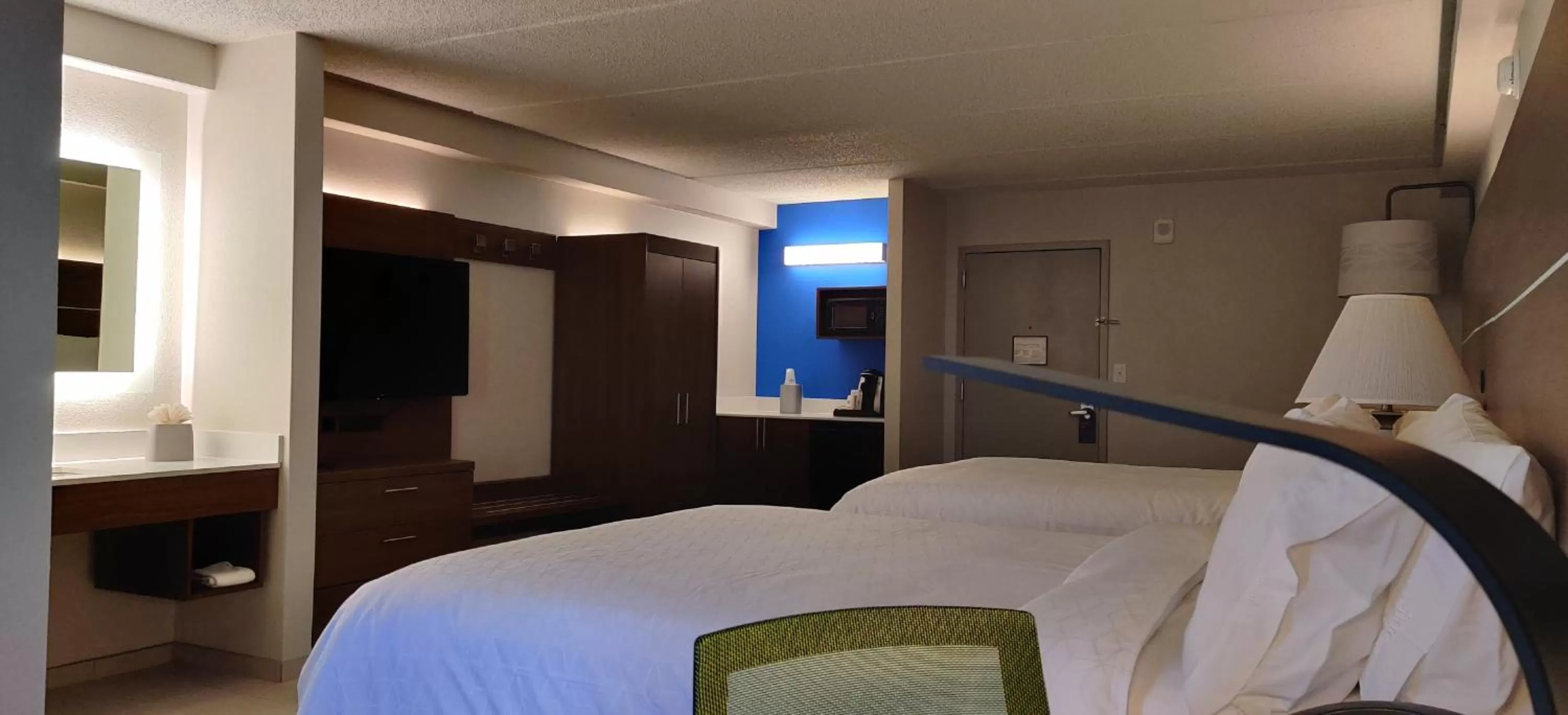 Photo of the whole room, Bed in Holiday Inn Express Hotel & Suites Dallas Fort Worth Airport South by IHG