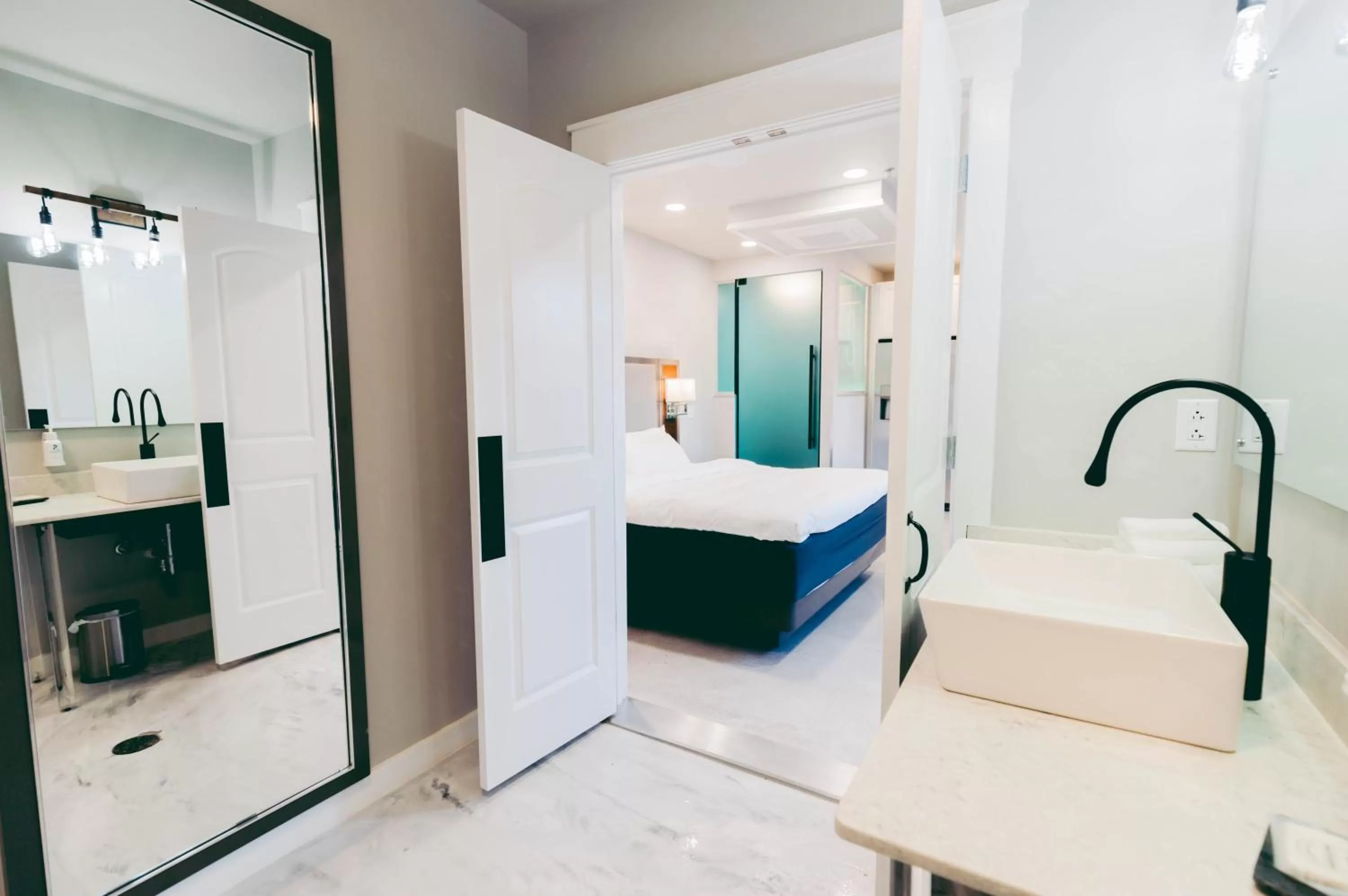 River Sirens Hotel-Contactless Check in Hotel