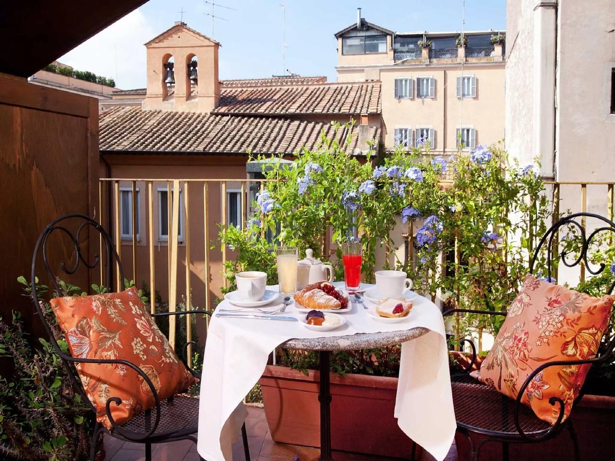 Balcony/Terrace in Pantheon Inn
