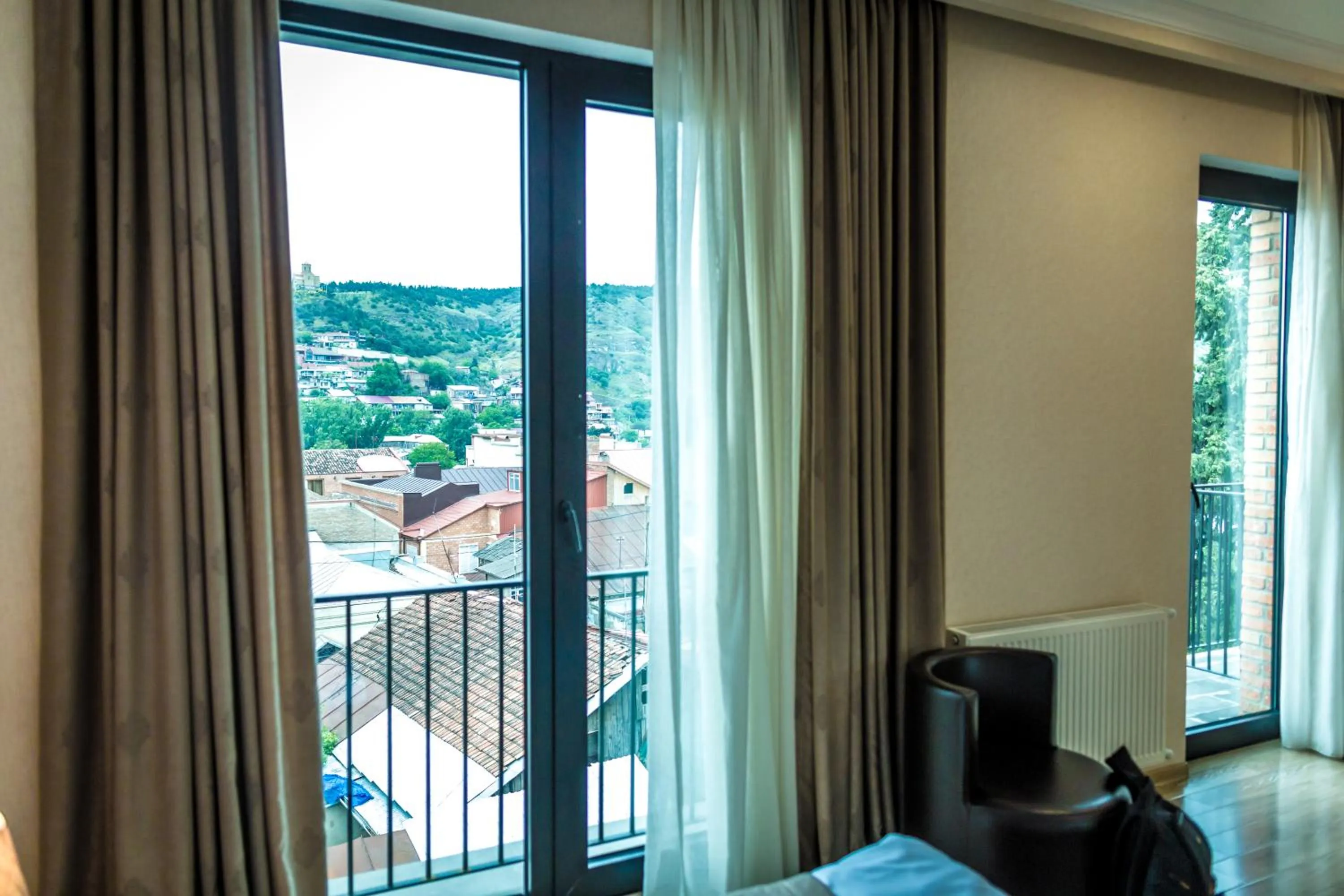 Mountain view in Cherry Garden