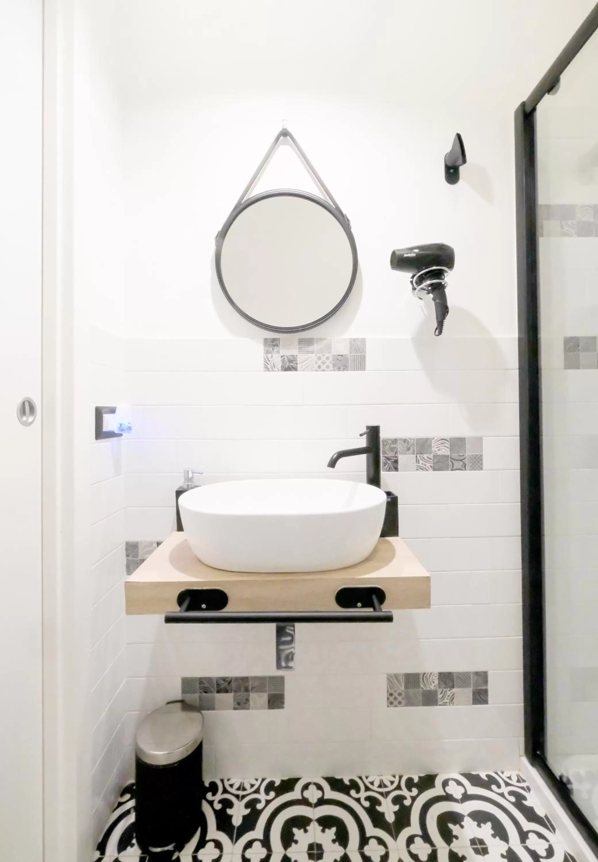 Bathroom in LH51 Rooms