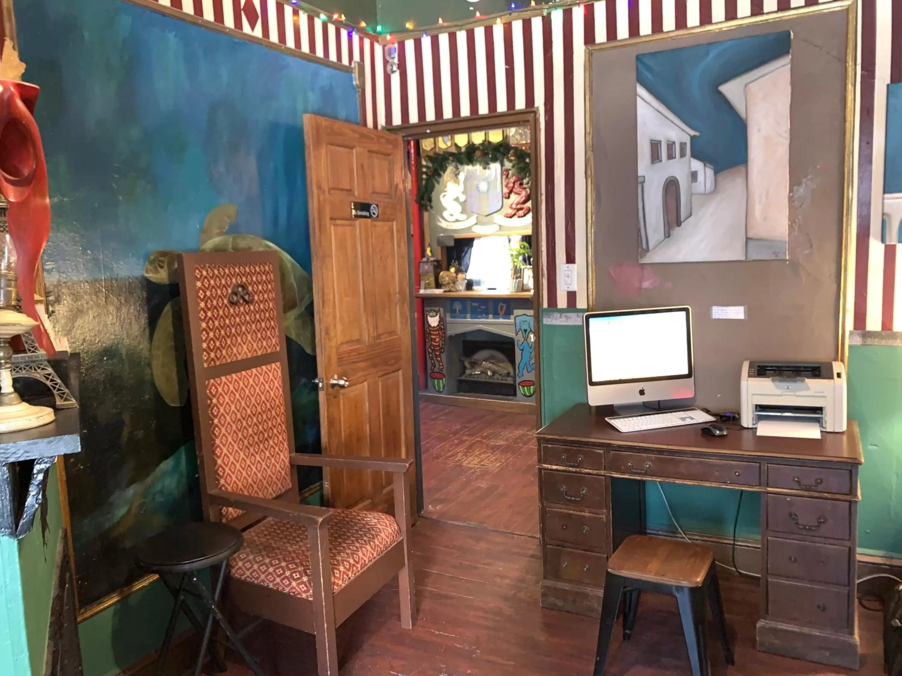 Coffee/tea facilities in Carlton Arms Hotel