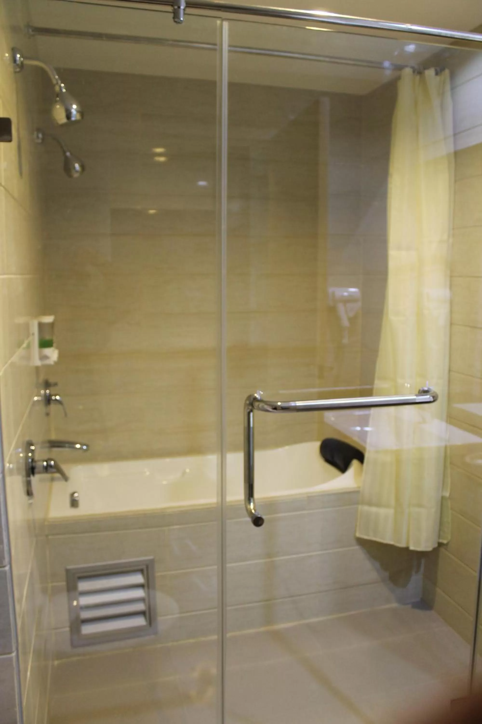 Shower in Dreamtel Jakarta