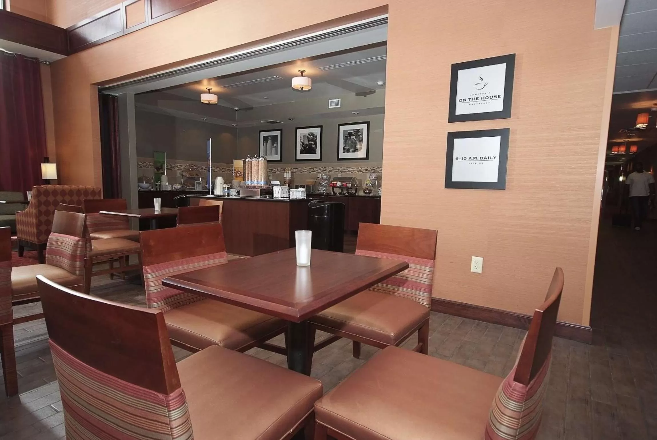 Dining area in Hampton Inn & Suites Vineland