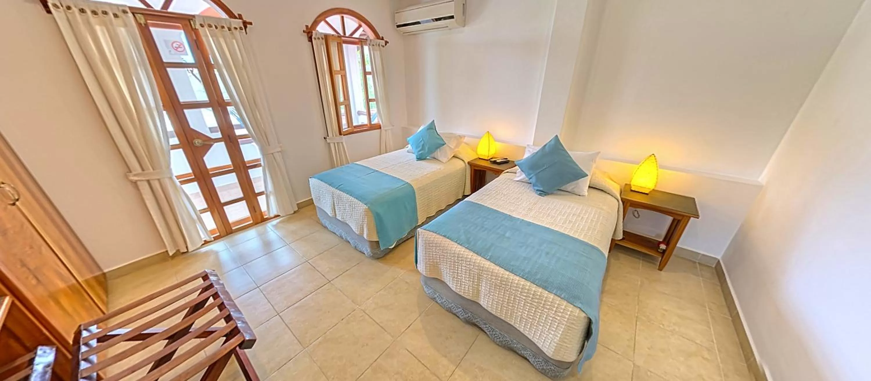 Bed in Hotel Galapagos Suites B&B