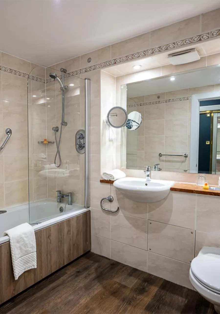 Contemporary Twin Room with Loch View in Loch Rannoch Hotel and Estate