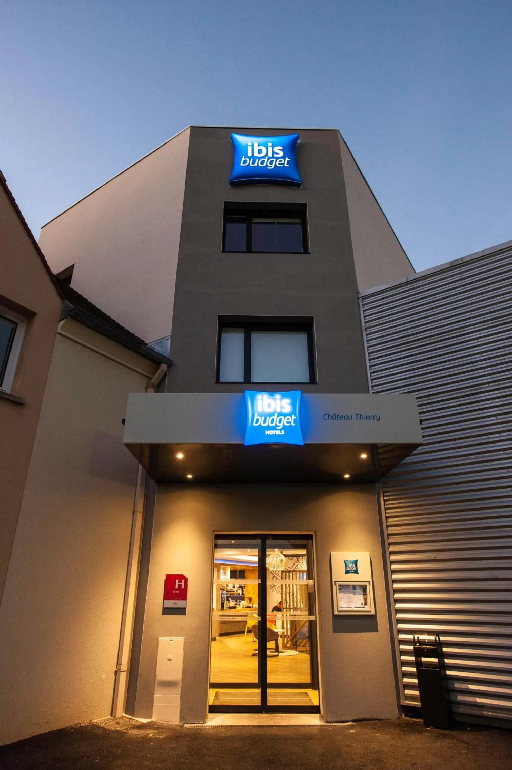 Facade/entrance in Ibis Budget Château-Thierry