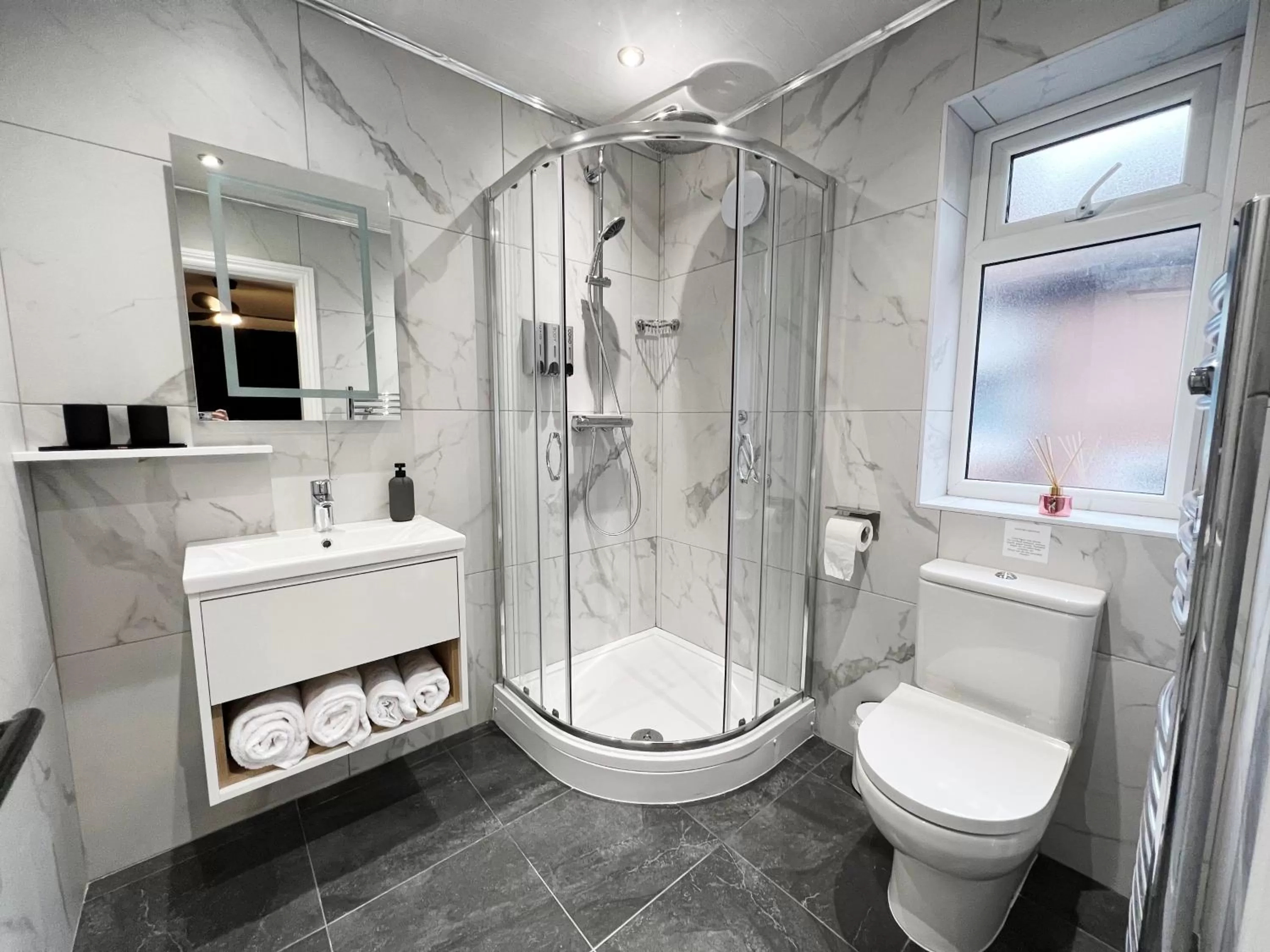 Shower in United Home B&B