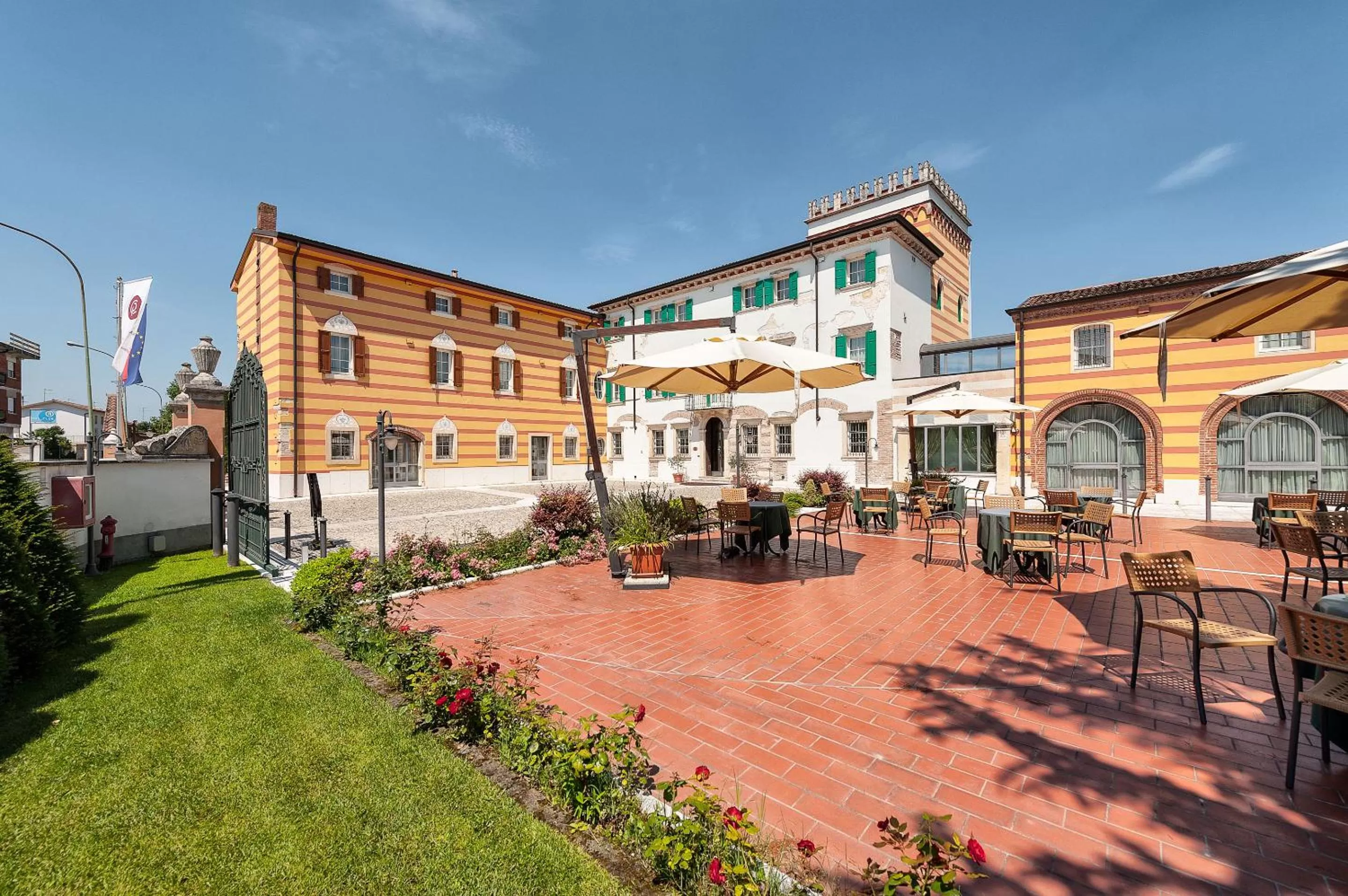 Property building in Hotel Villa Malaspina
