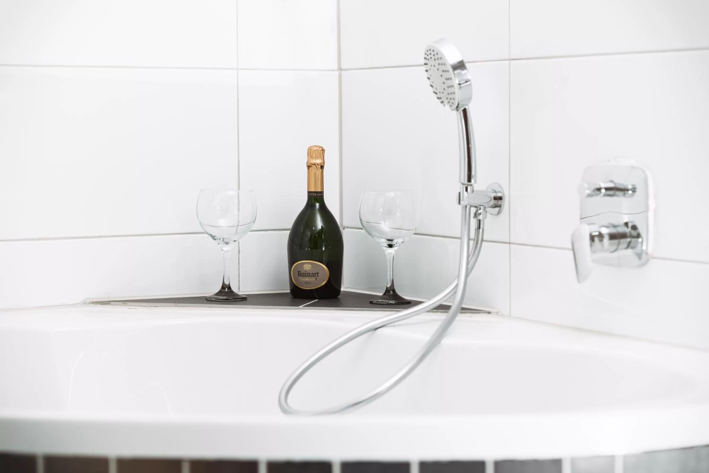 Bathroom in PARKHOTEL BRAUNAU - 24 Stunden Self Check-IN