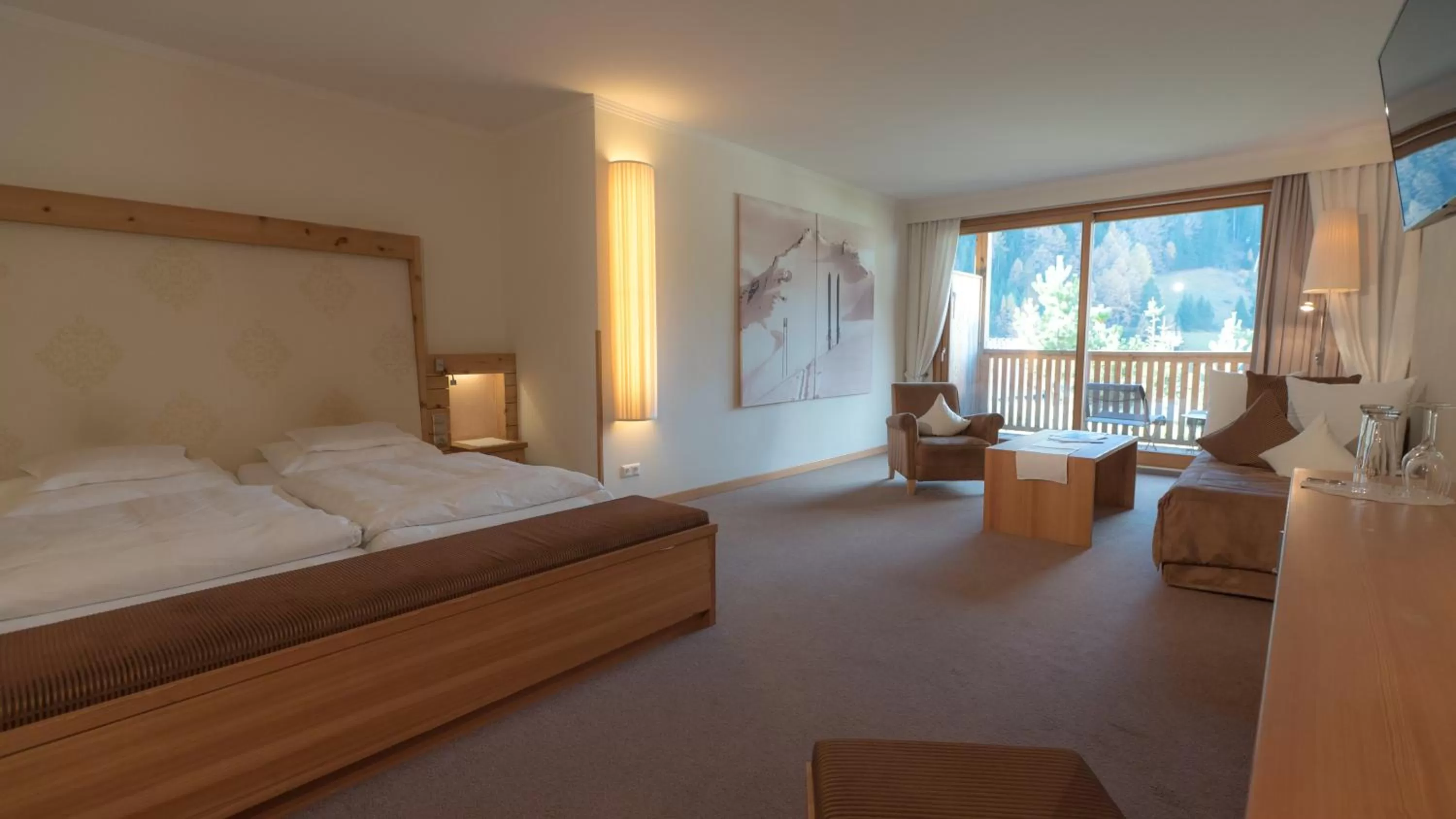 Photo of the whole room, Bed in Wellnesshotel Mein Almhof Superior