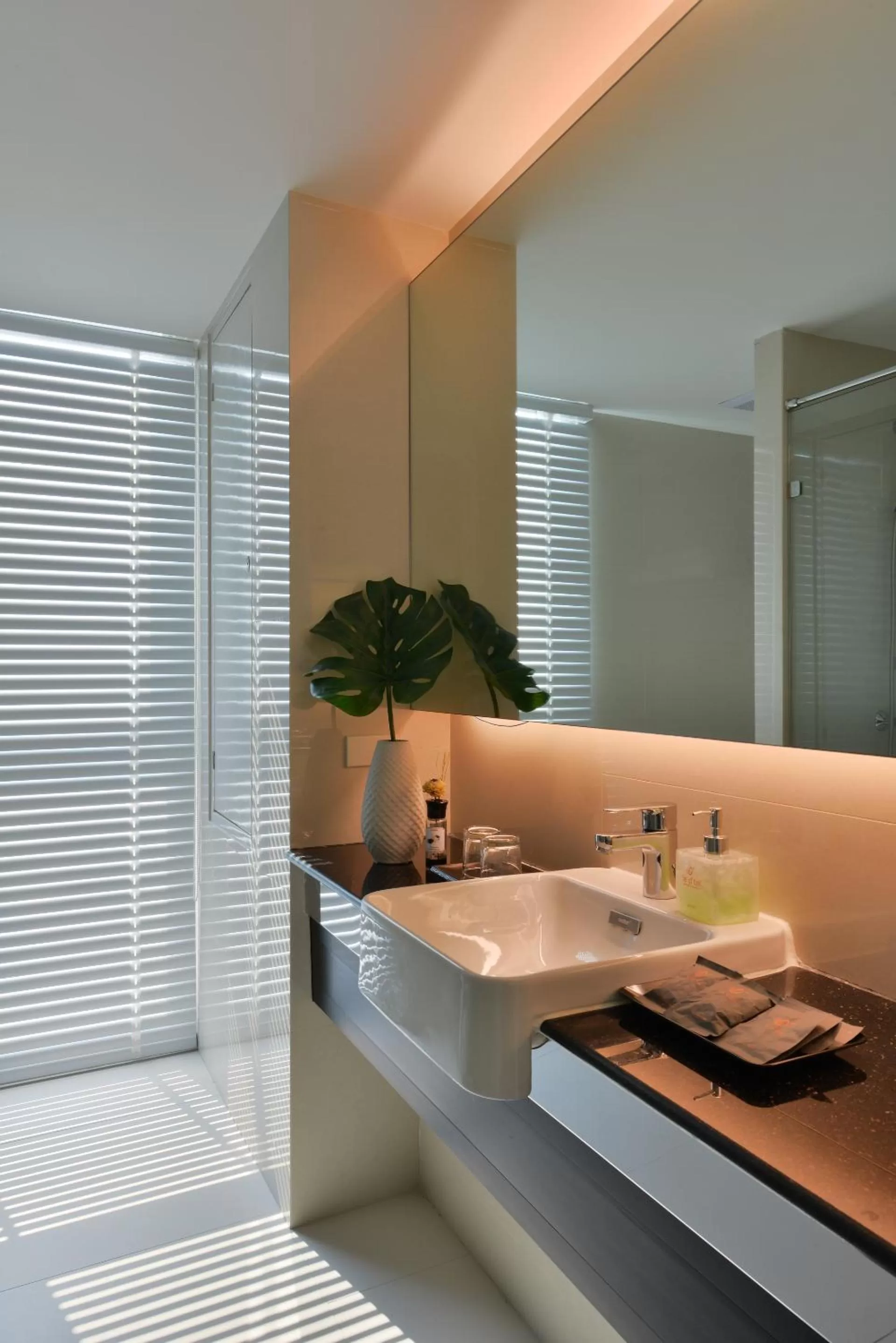 Bathroom in Le D'Tel Bangkok