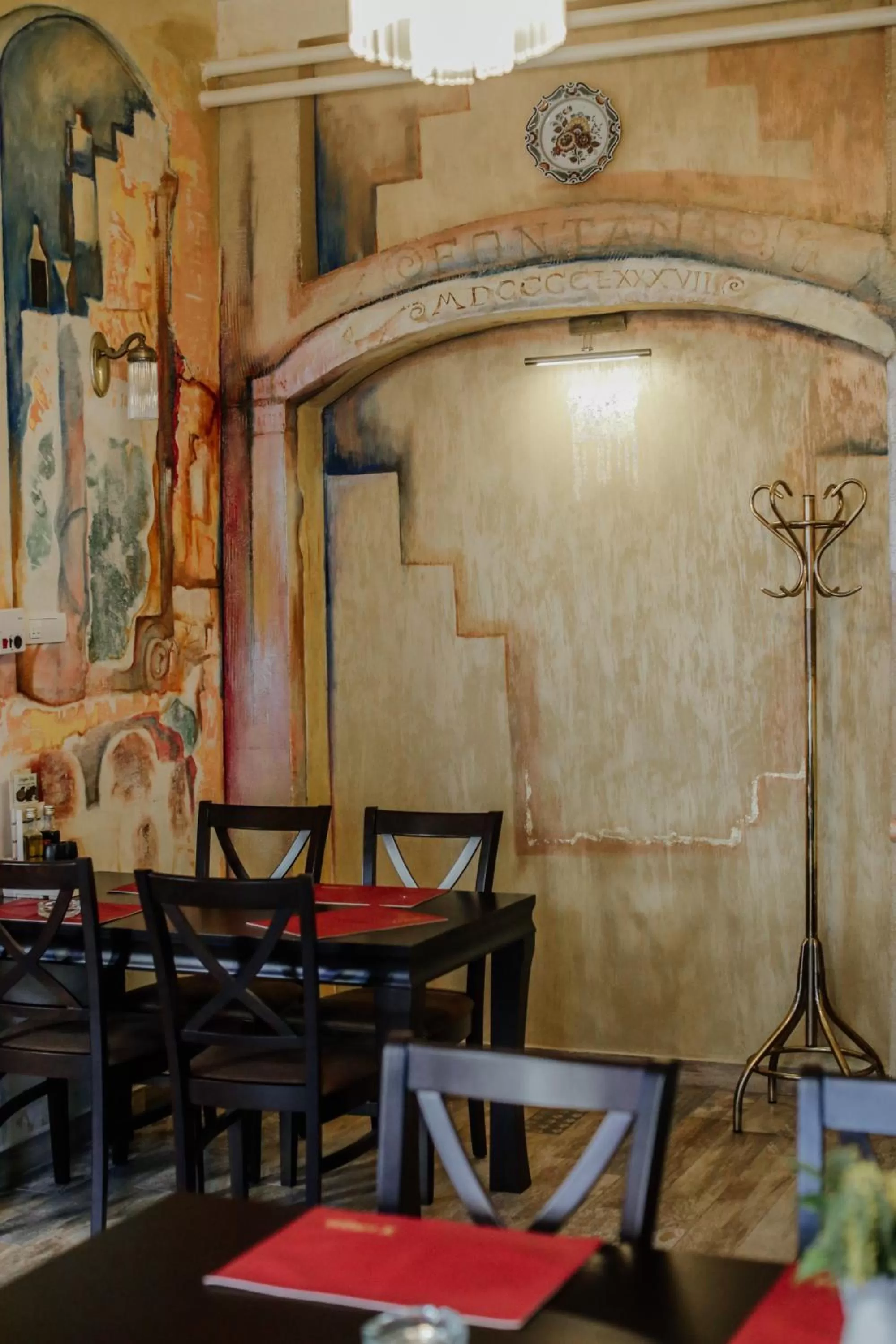 Restaurant/Places to Eat in Hotel Fontana