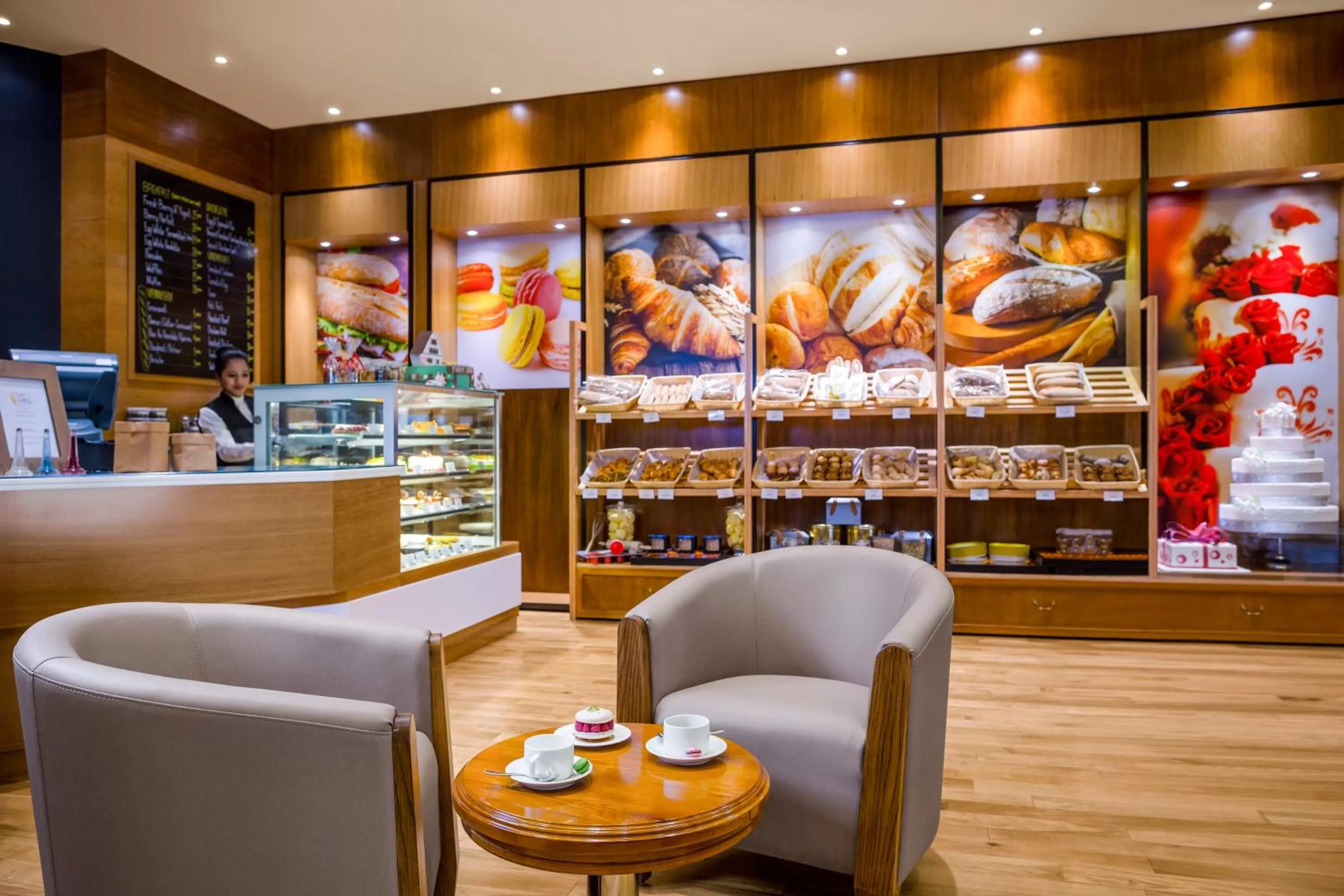 Lounge or bar in Sofitel Abu Dhabi Corniche