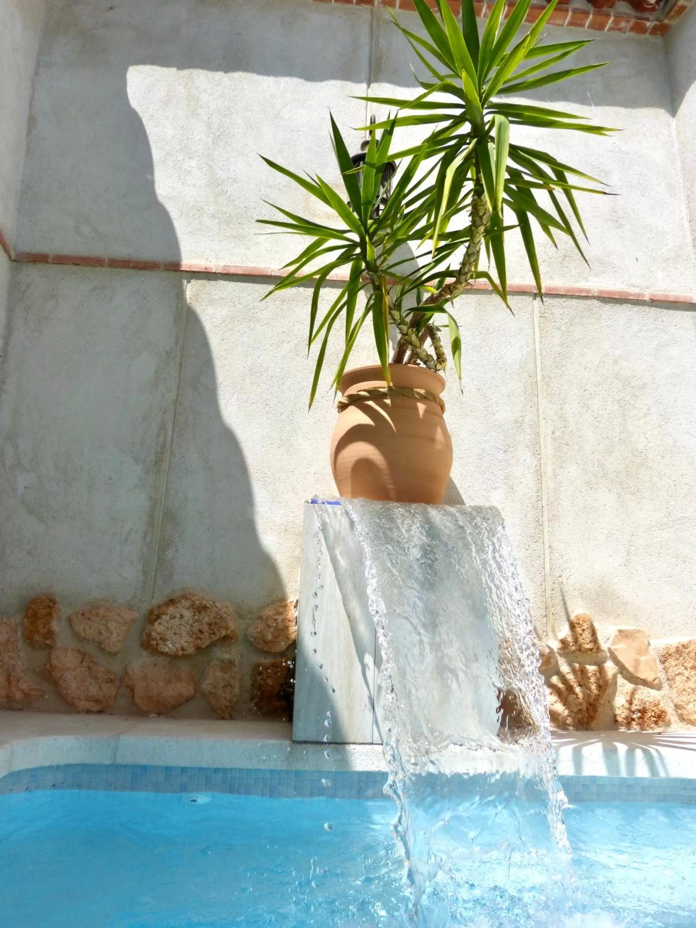 Swimming pool in Hotel Rural Sisapo