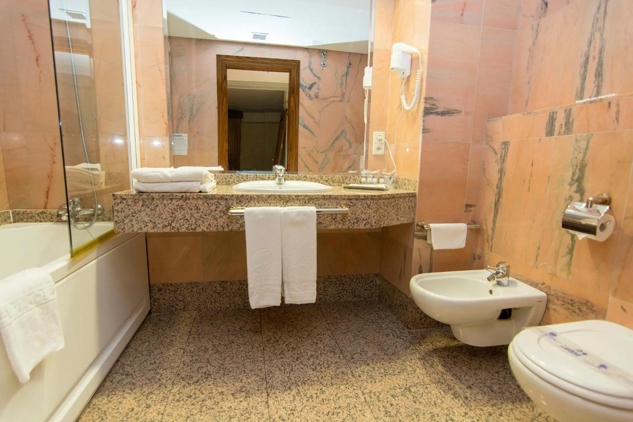 Hot Tub in Hotel San Antonio