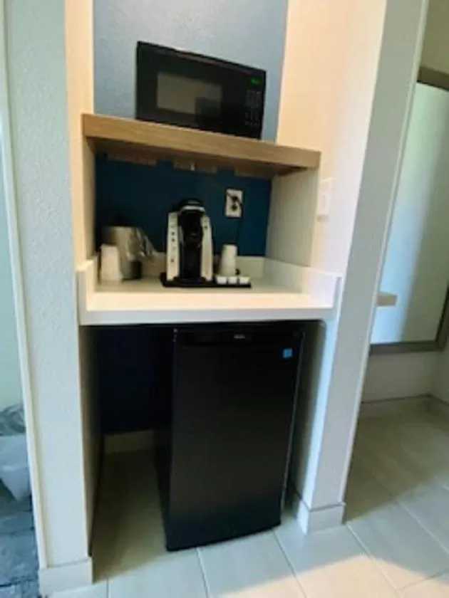 King Room with Partial Ocean View and Roll In Shower - Mobility Accessible/Non-Smoking in Holiday Inn Express - Gulfport Beach by IHG